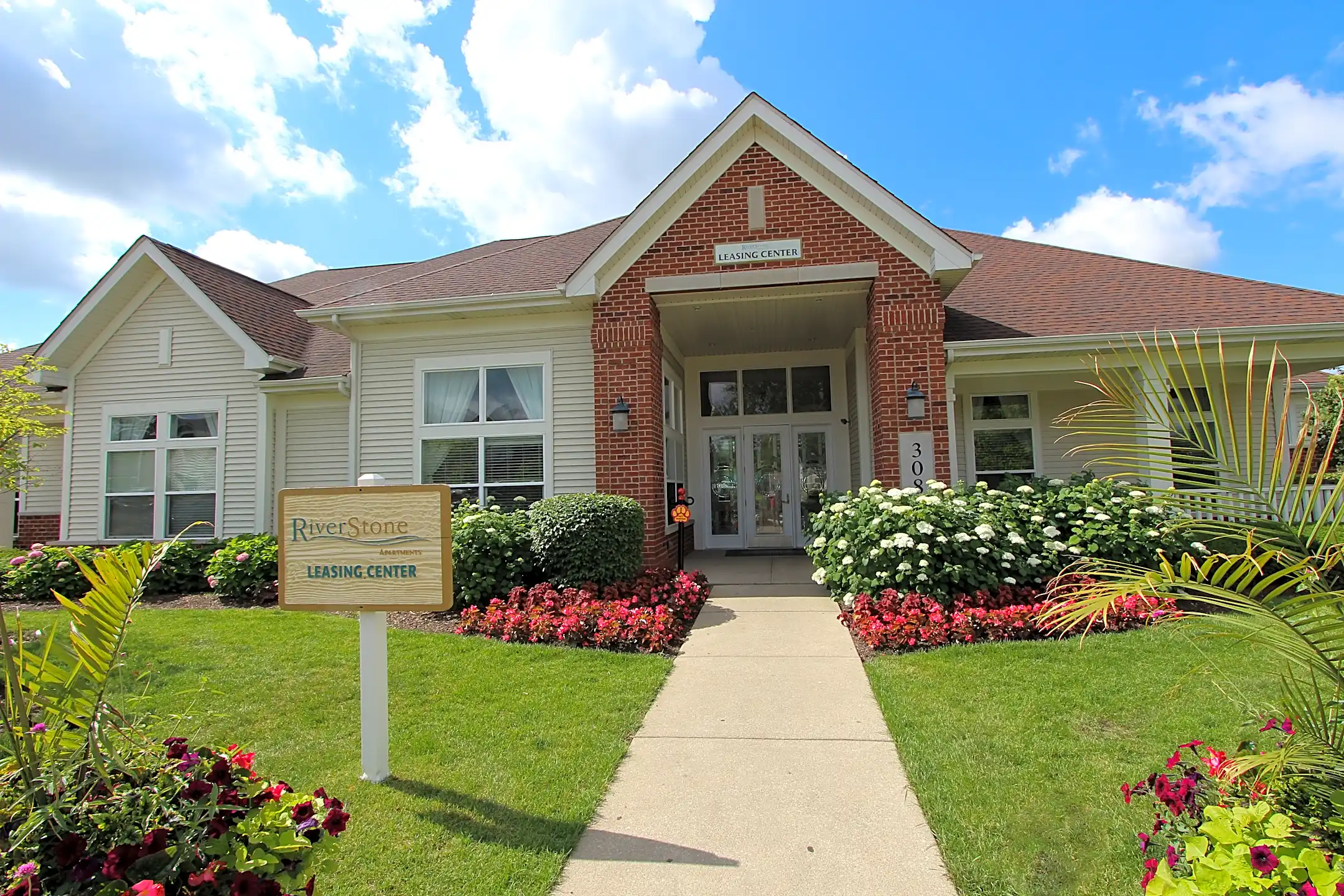 Riverstone Apartments Bolingbrook