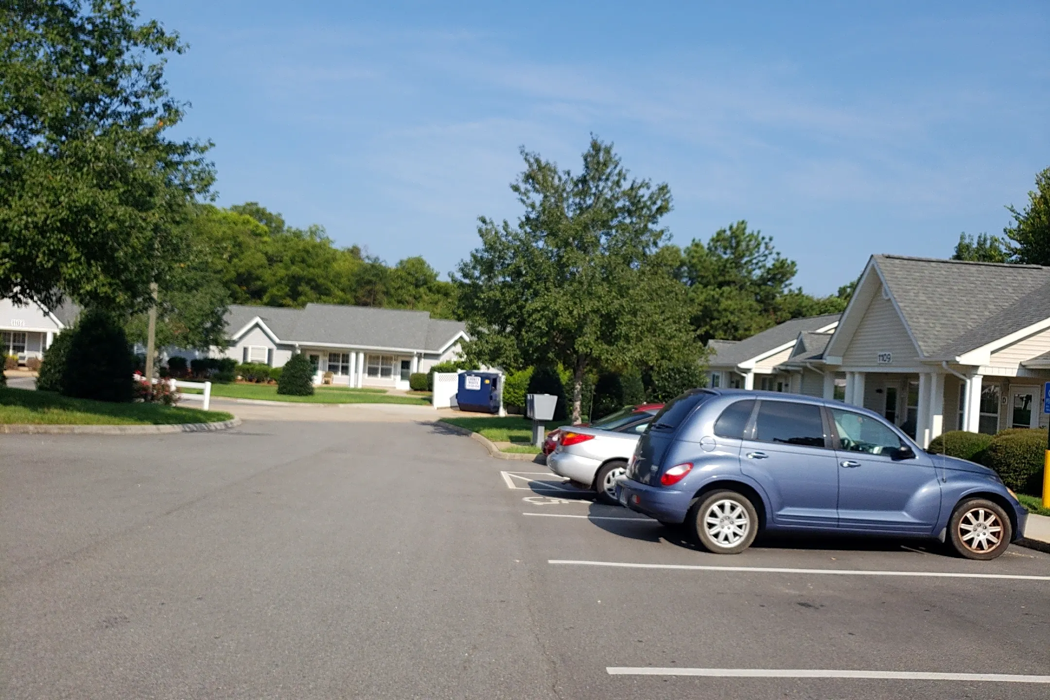 Pool - Candlewood Apartments - Farmville, VA