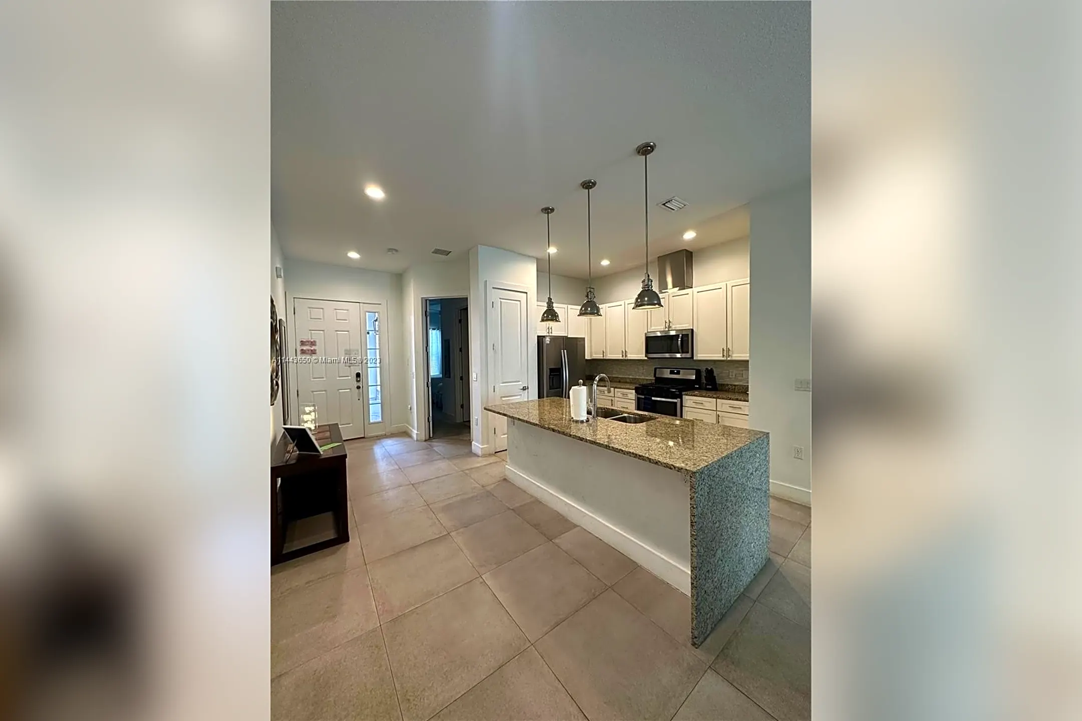 Kitchen - 7544 Sunville Ave #7544 - Kissimmee, FL