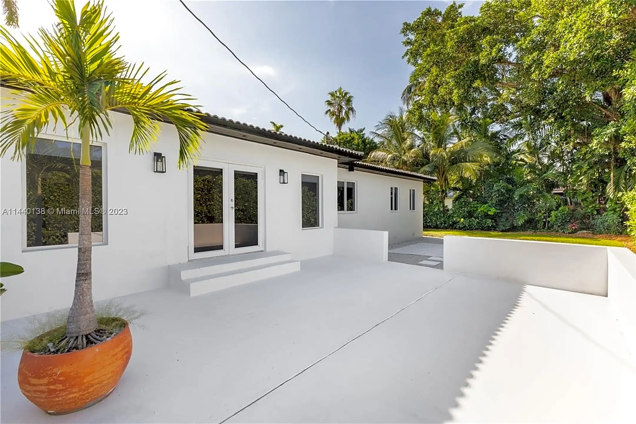 Building - 741 NE 87th St - El Portal, FL