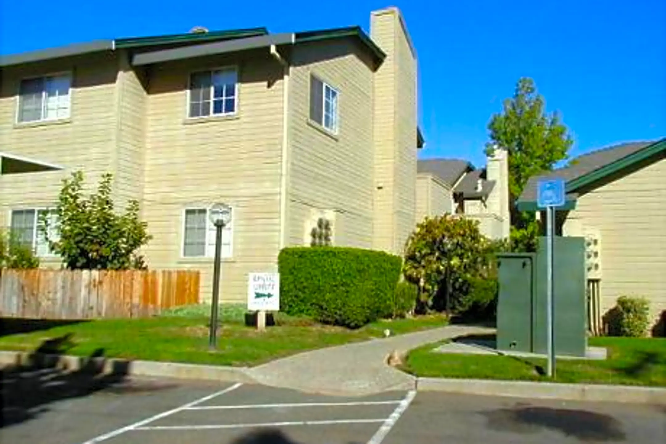 The Greens Apartments 5421 El Camino Ave Carmichael, CA Apartments