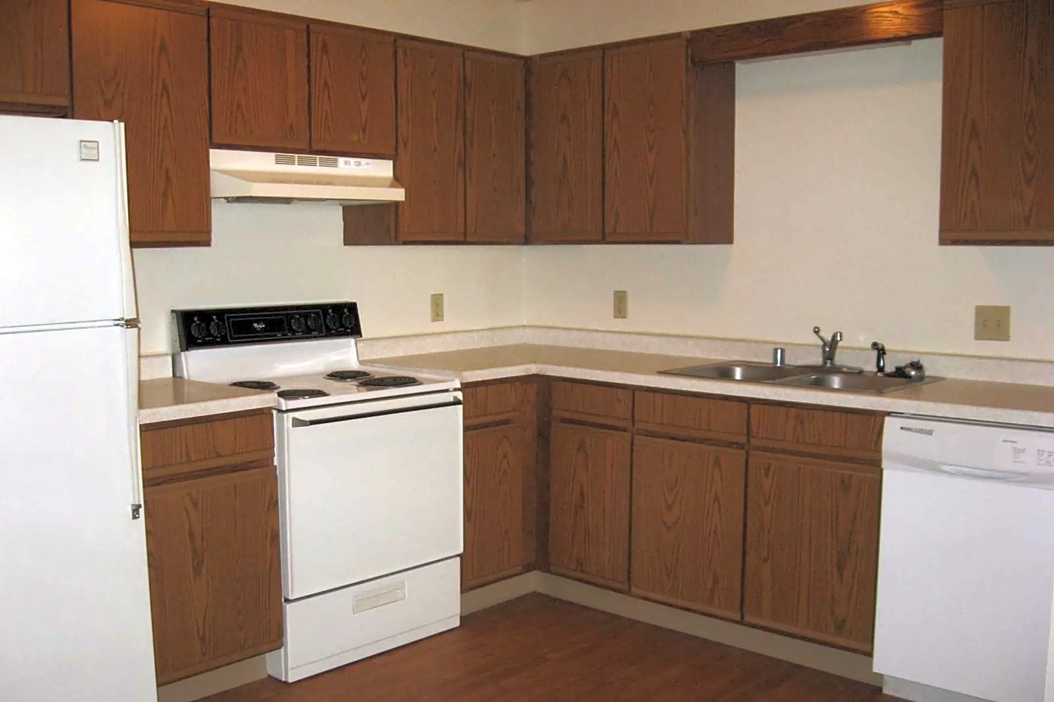 Summerfield Place Apartments - Oshkosh, WI 54901