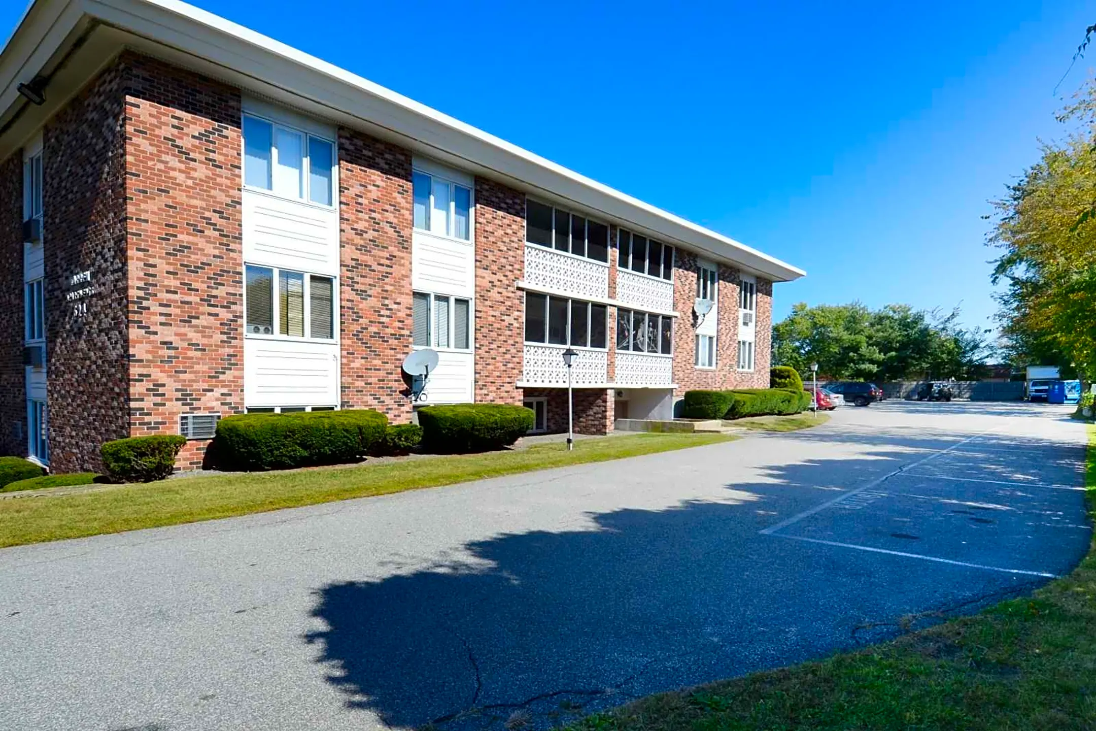 Warren Apartments - 624 Metacom Ave | Warren, RI for Rent | Rent.