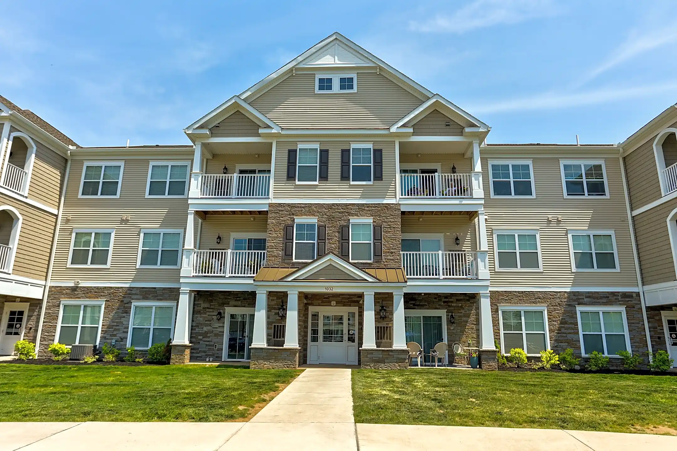 Winding Creek Apartments & Townhomes 1017 Waverton Circle Webster