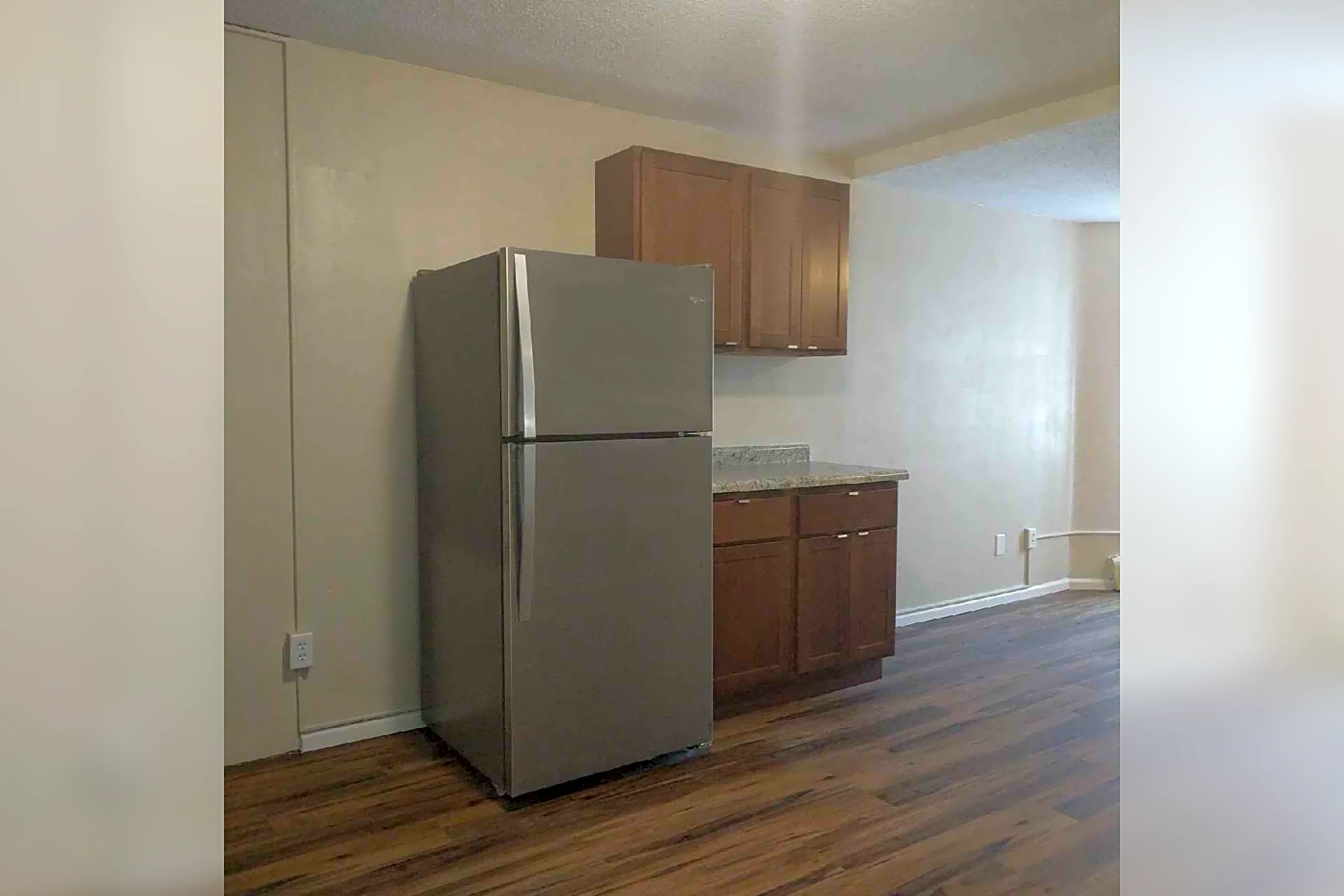 Kitchen - 1337 Arkwright St N - Saint Paul, MN