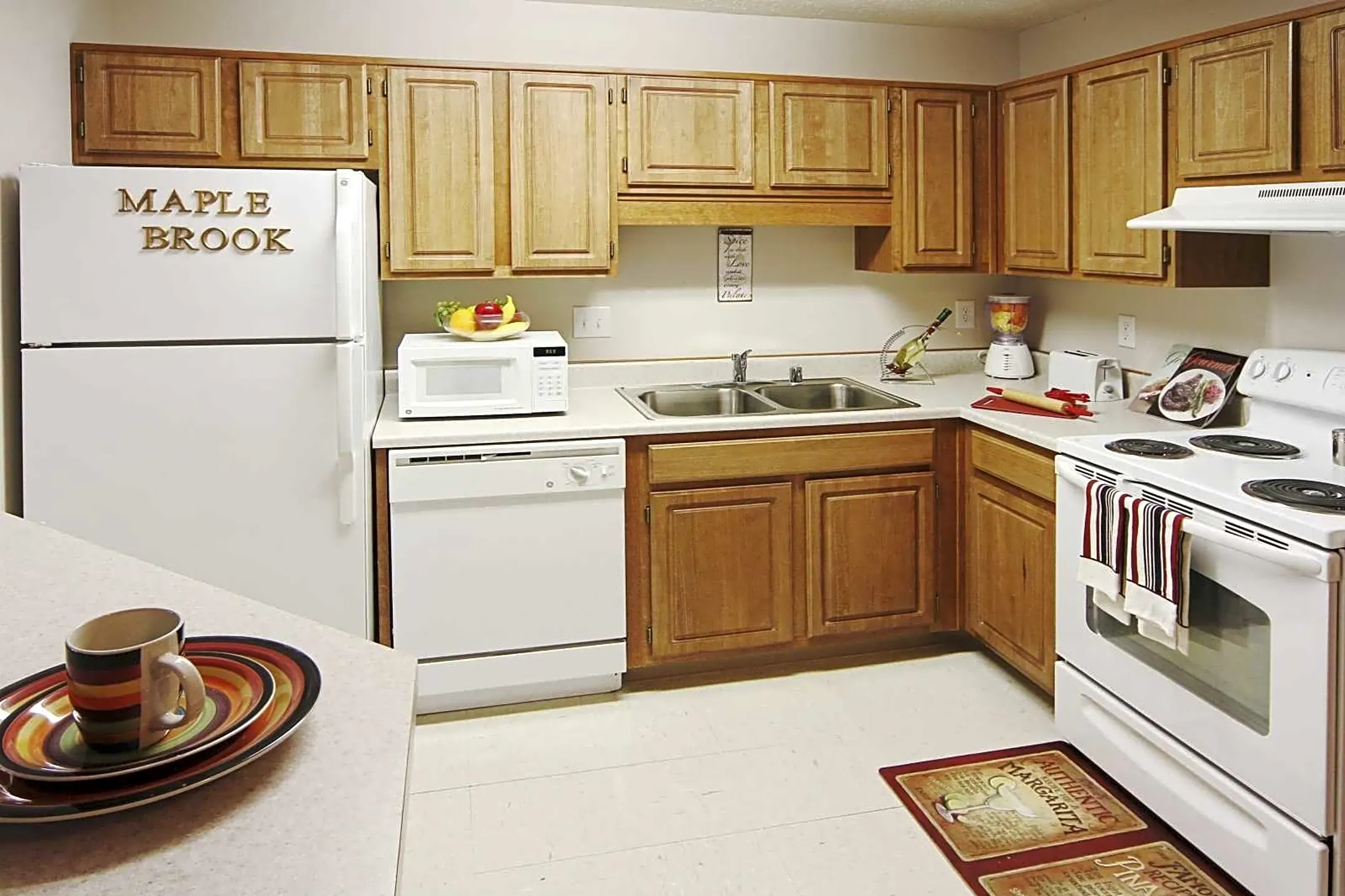 Kitchen - Maple Brook Apartments - Louisville, KY