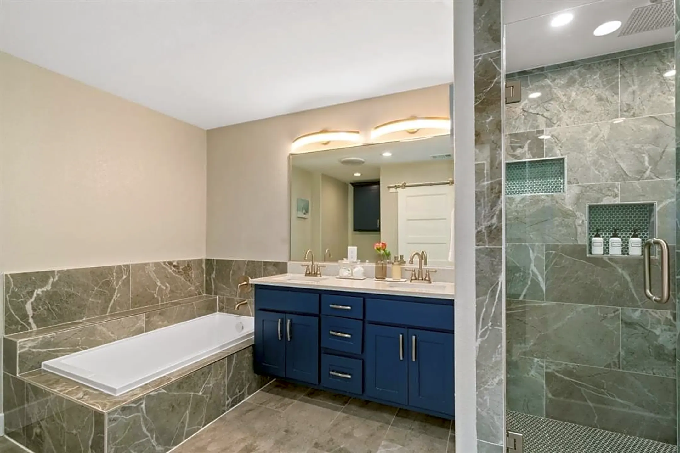 Bathroom - 1819 Dennison St - Dallas, TX