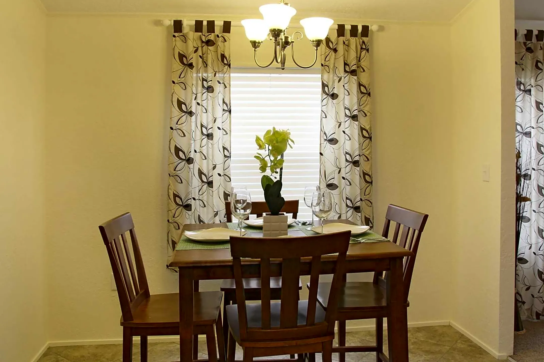 Dining Room - West Winds - Cheyenne, WY