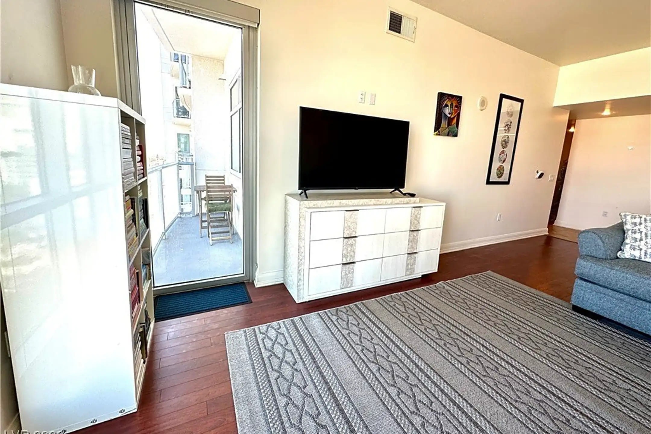 Living Room - 150 S Las Vegas Blvd #1019 - Las Vegas, NV
