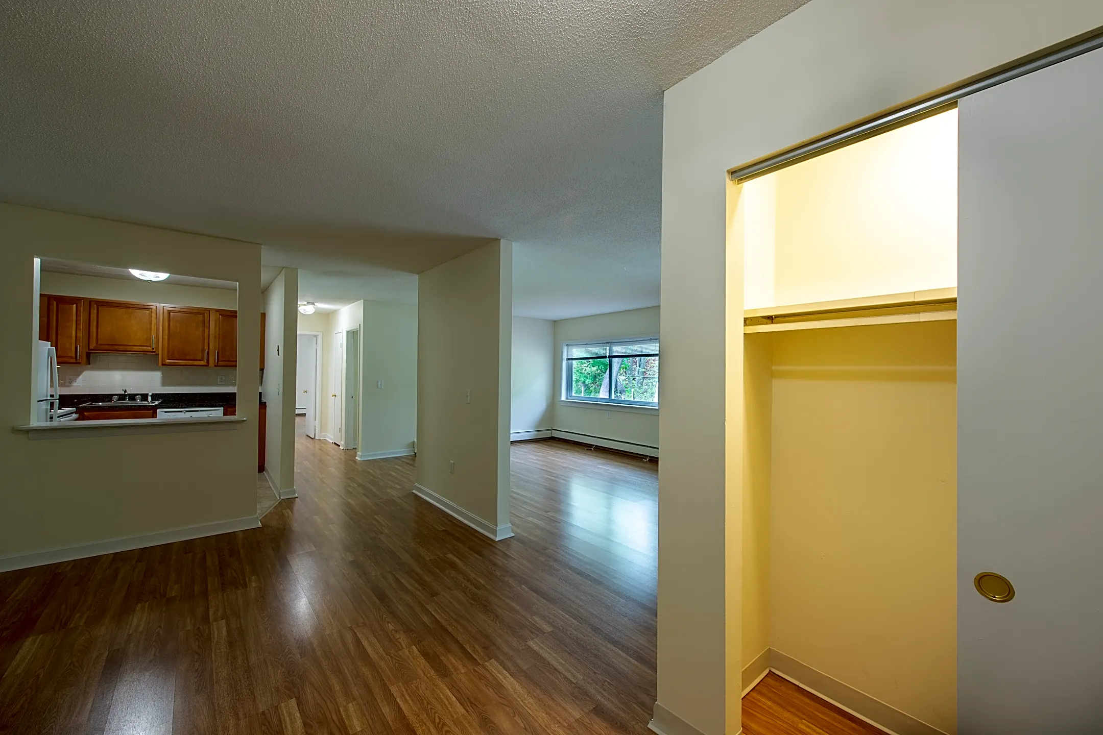 Redwood Hills Apartments Worcester, MA 01604