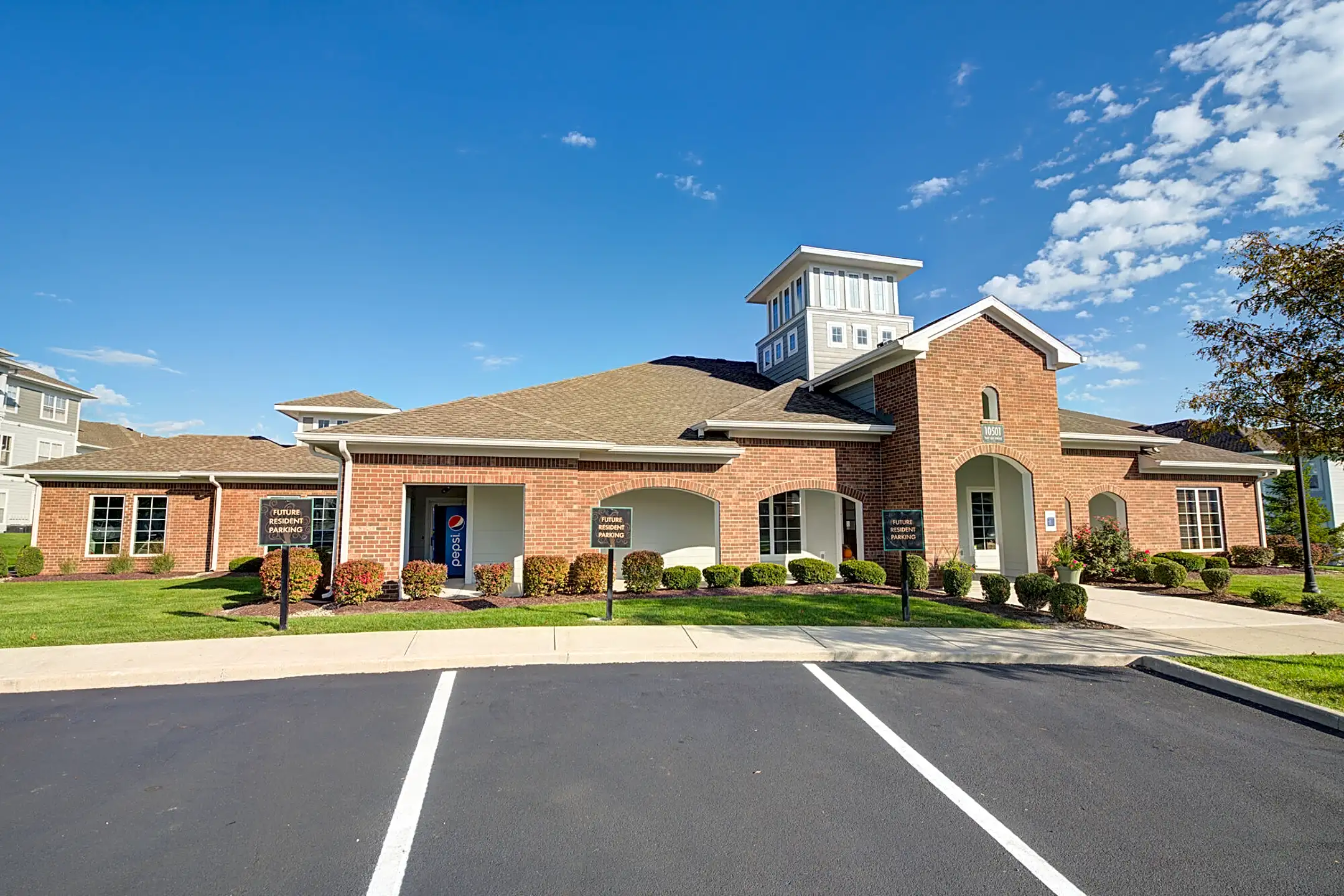 Oak Crossing Apartments - Fort Wayne, IN 46825