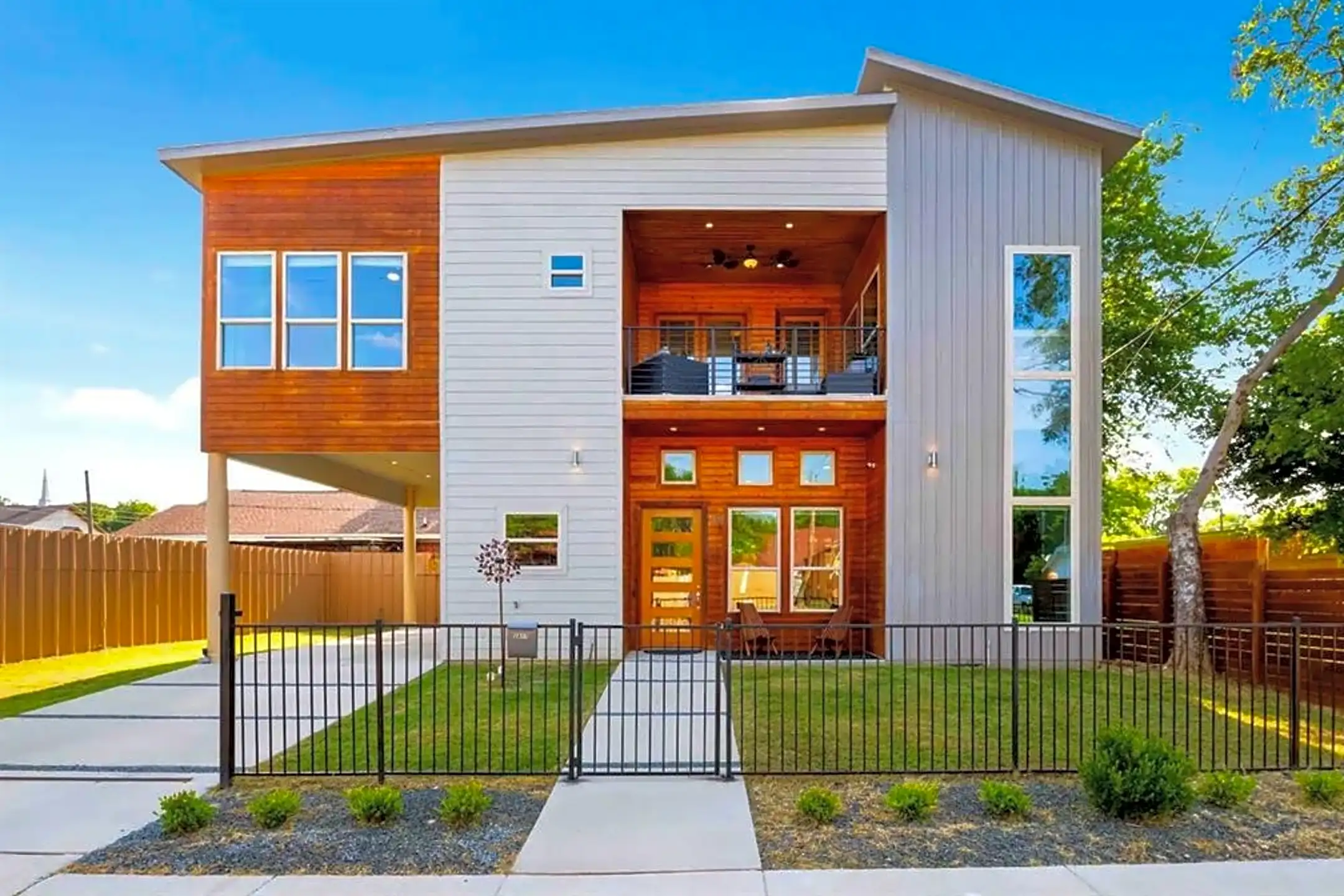 Building - 3807 Vilbig Rd - Dallas, TX