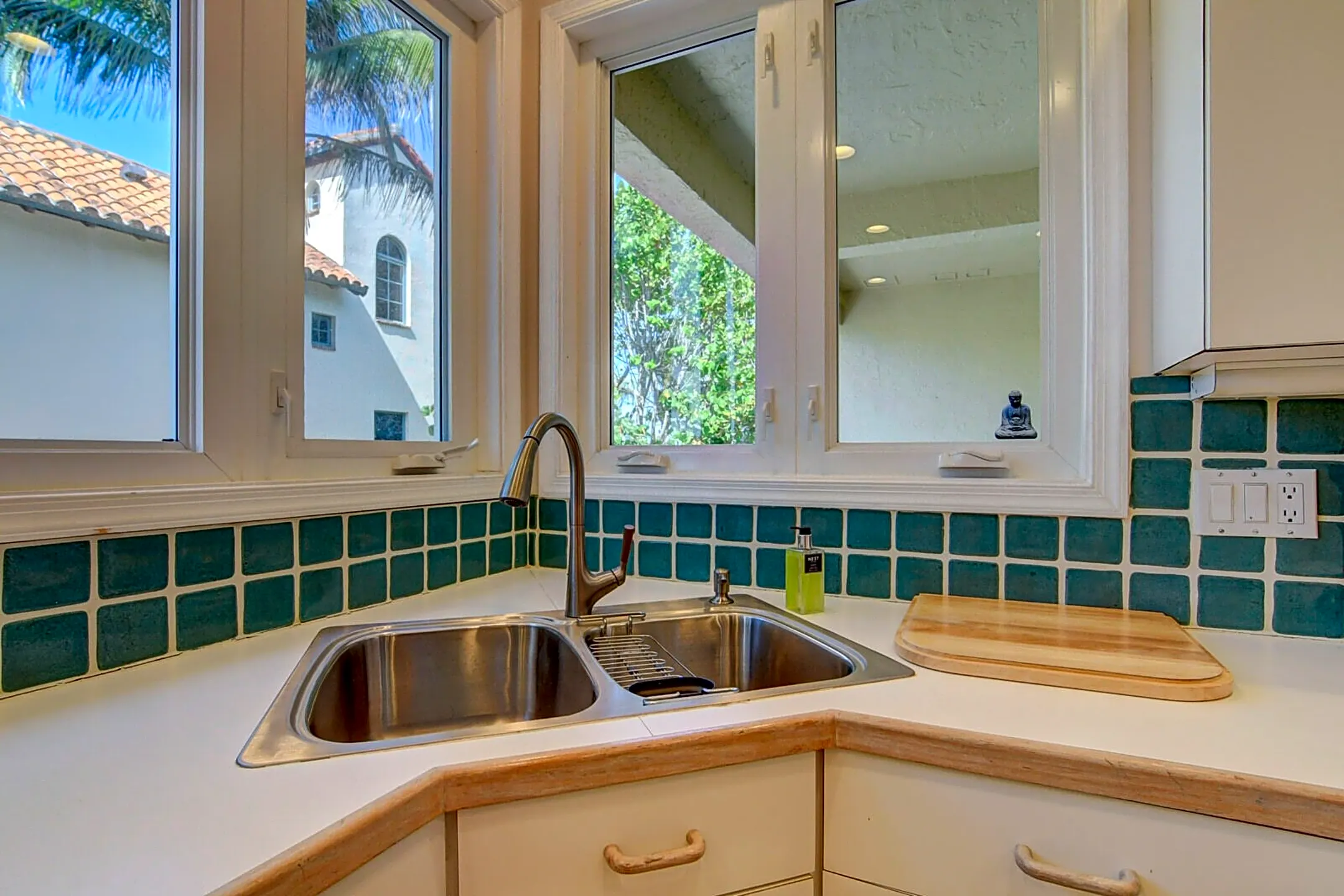 Kitchen - 4535 Coquina Rd - Boynton Beach, FL