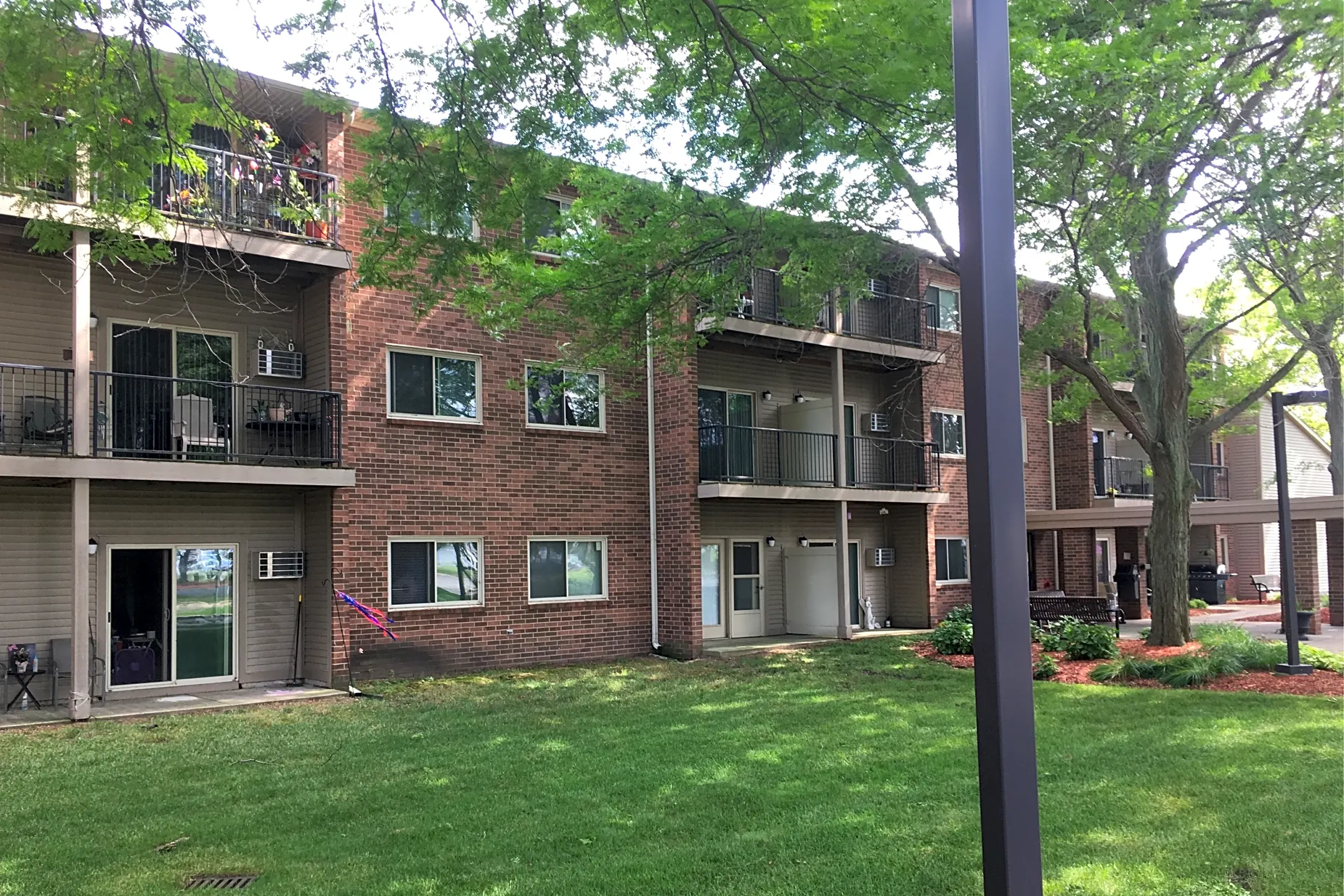 Greenbriar Apartments - Holland, MI 49423