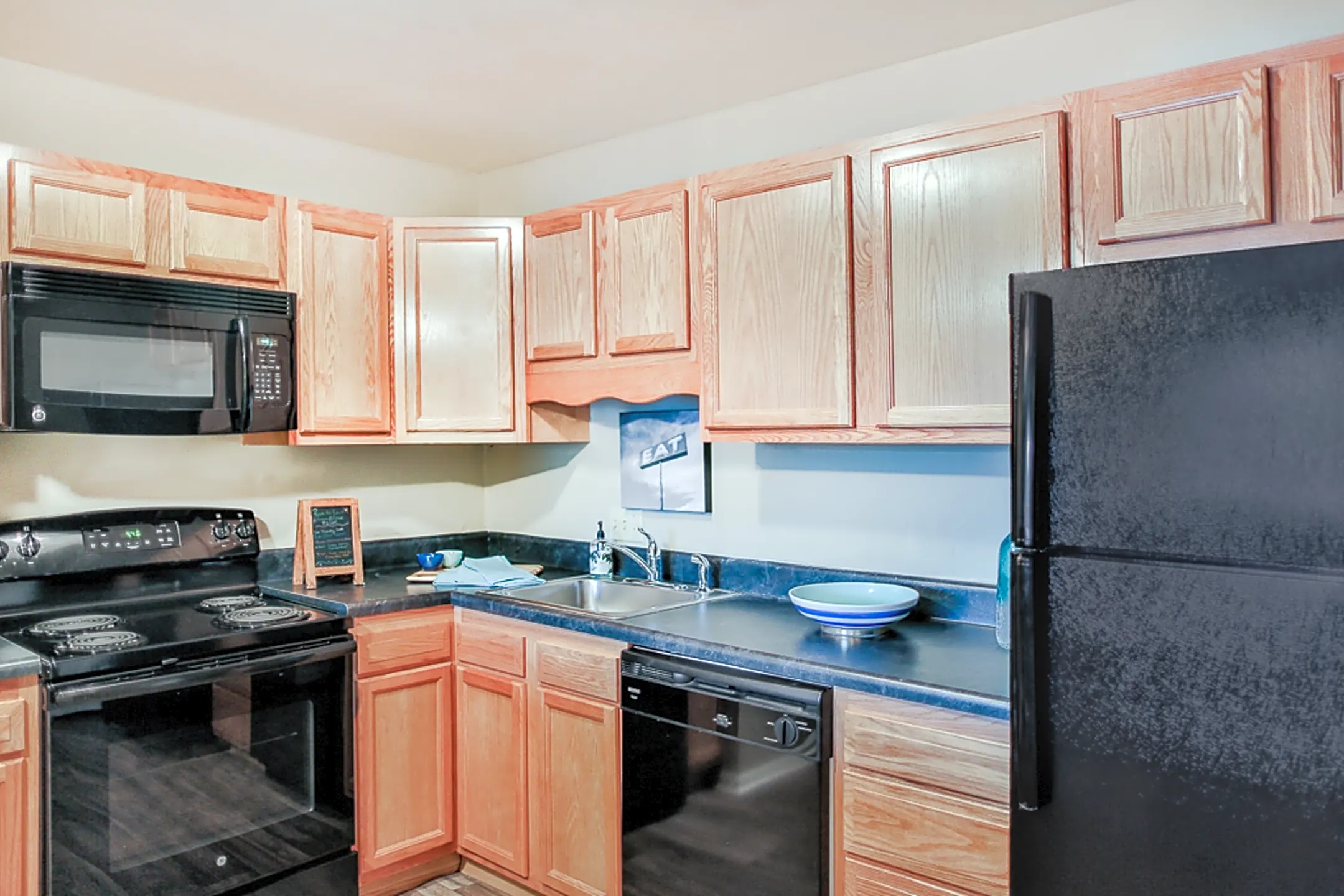 Kitchen - Cedar Point Apartments - Roanoke, VA