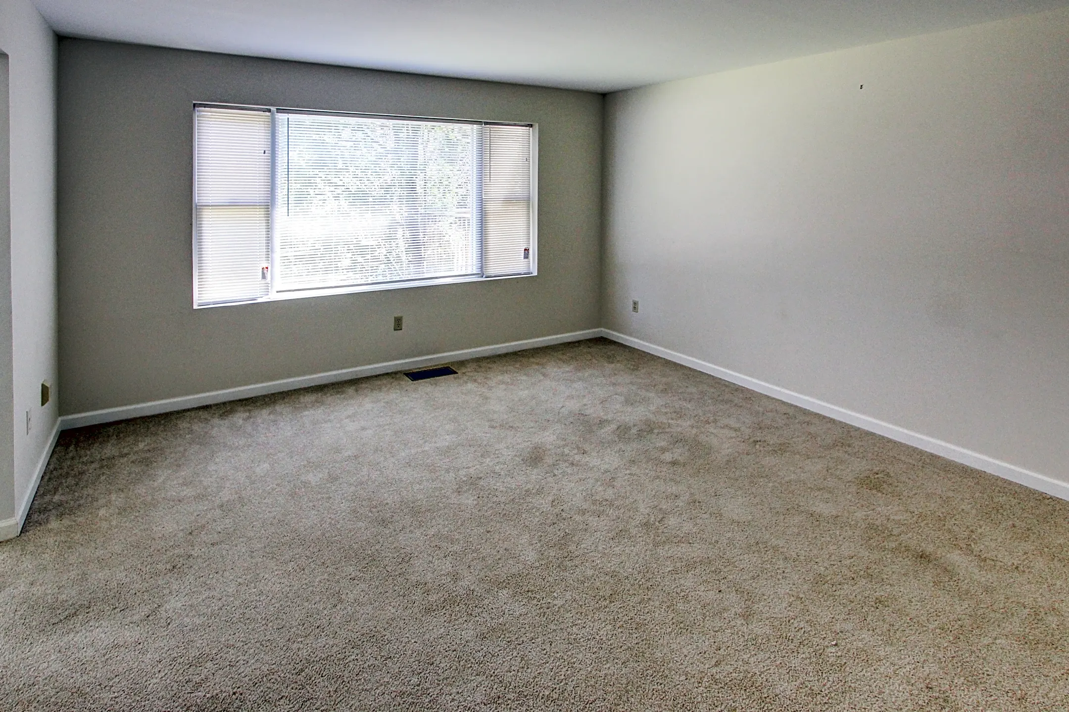 Living Room - Marshfield Apartments - North Branford, CT