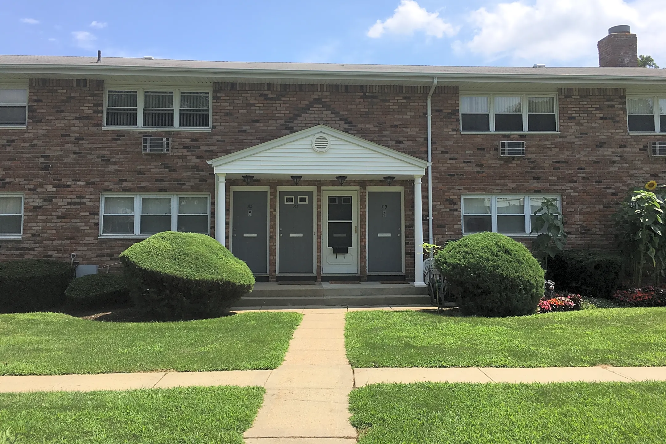 Maple Crest Garden Apartments at Dix Hill - Deer Park, NY 11729