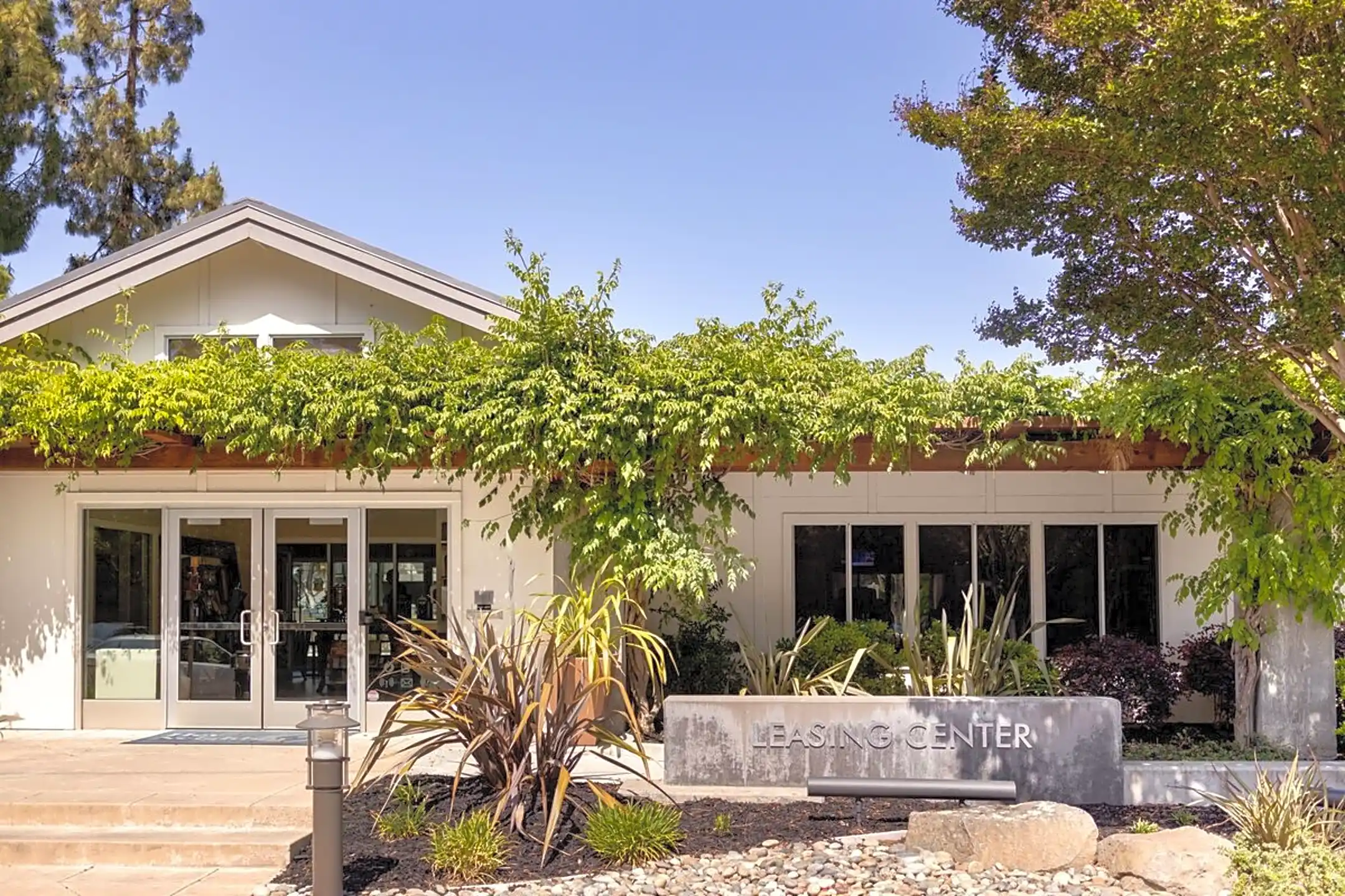 Heatherstone Apartments 877 Heatherstone Way Mountain View, CA