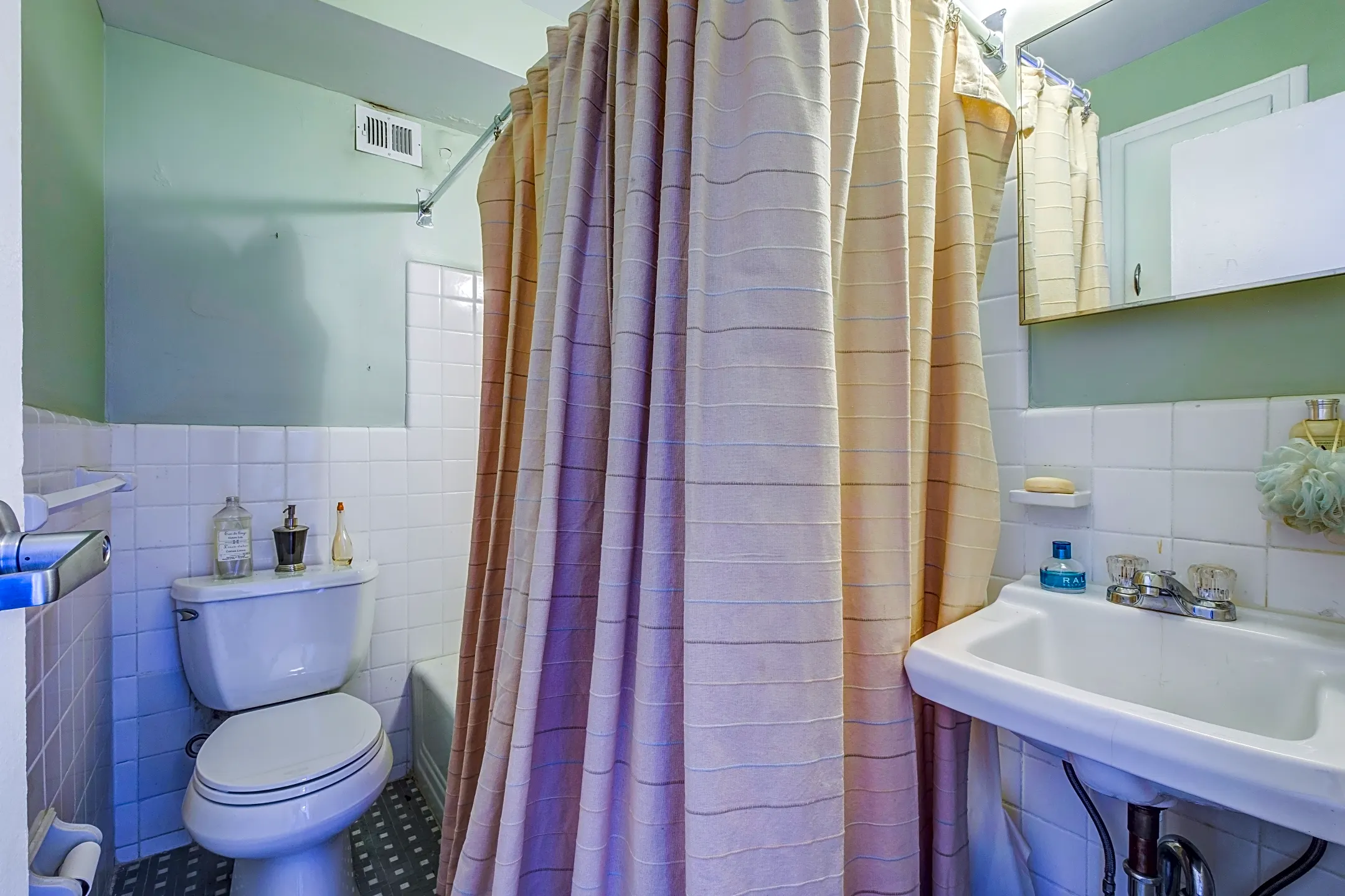 Bathroom - Apartments At 1220 - Philadelphia, PA