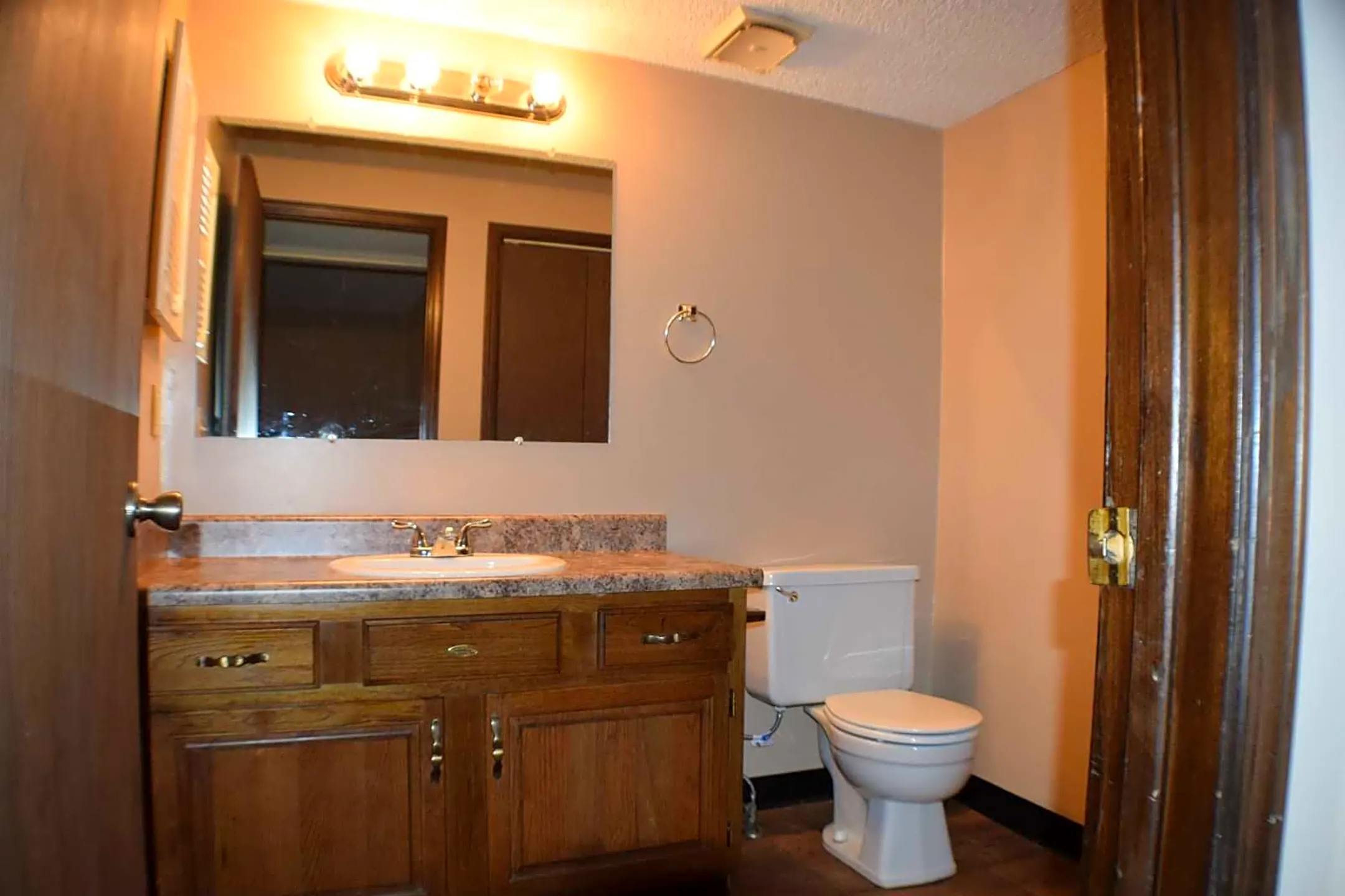 Bathroom - The Aragon Apartments - Wichita, KS