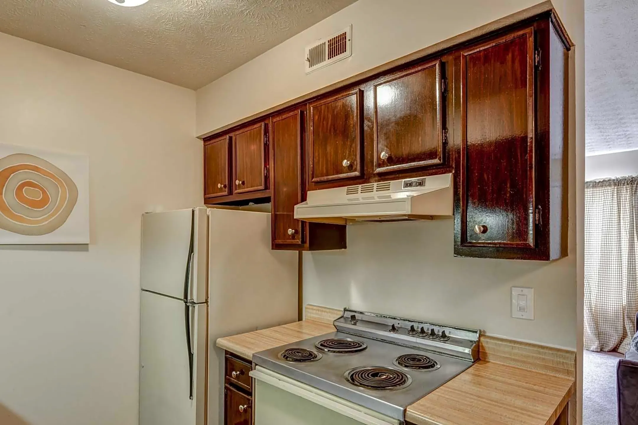 Kitchen - Lake Eden Apartments and Townhomes - Columbus, OH