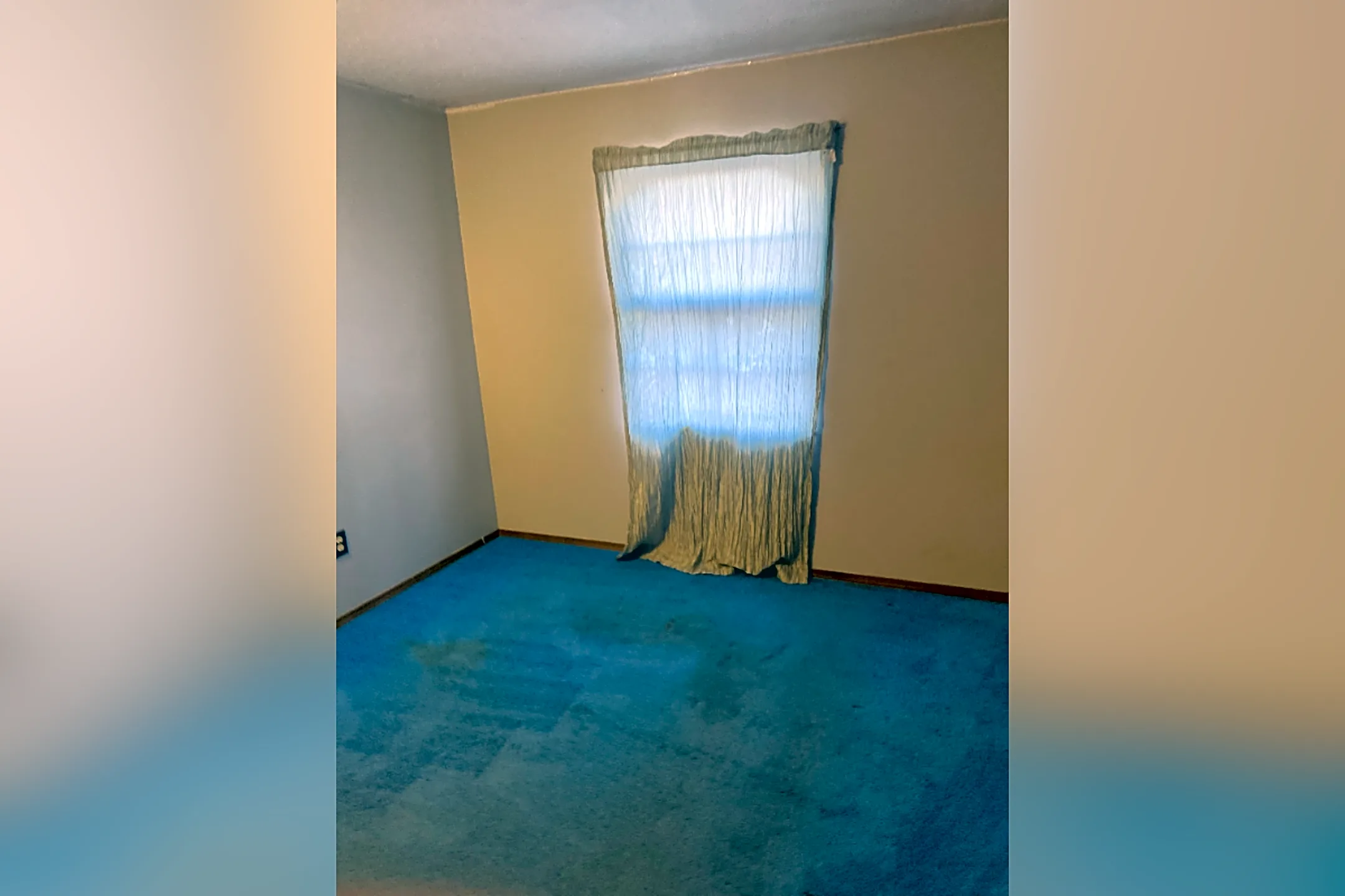 323 S Kenwood St Houses Olathe, KS 66062