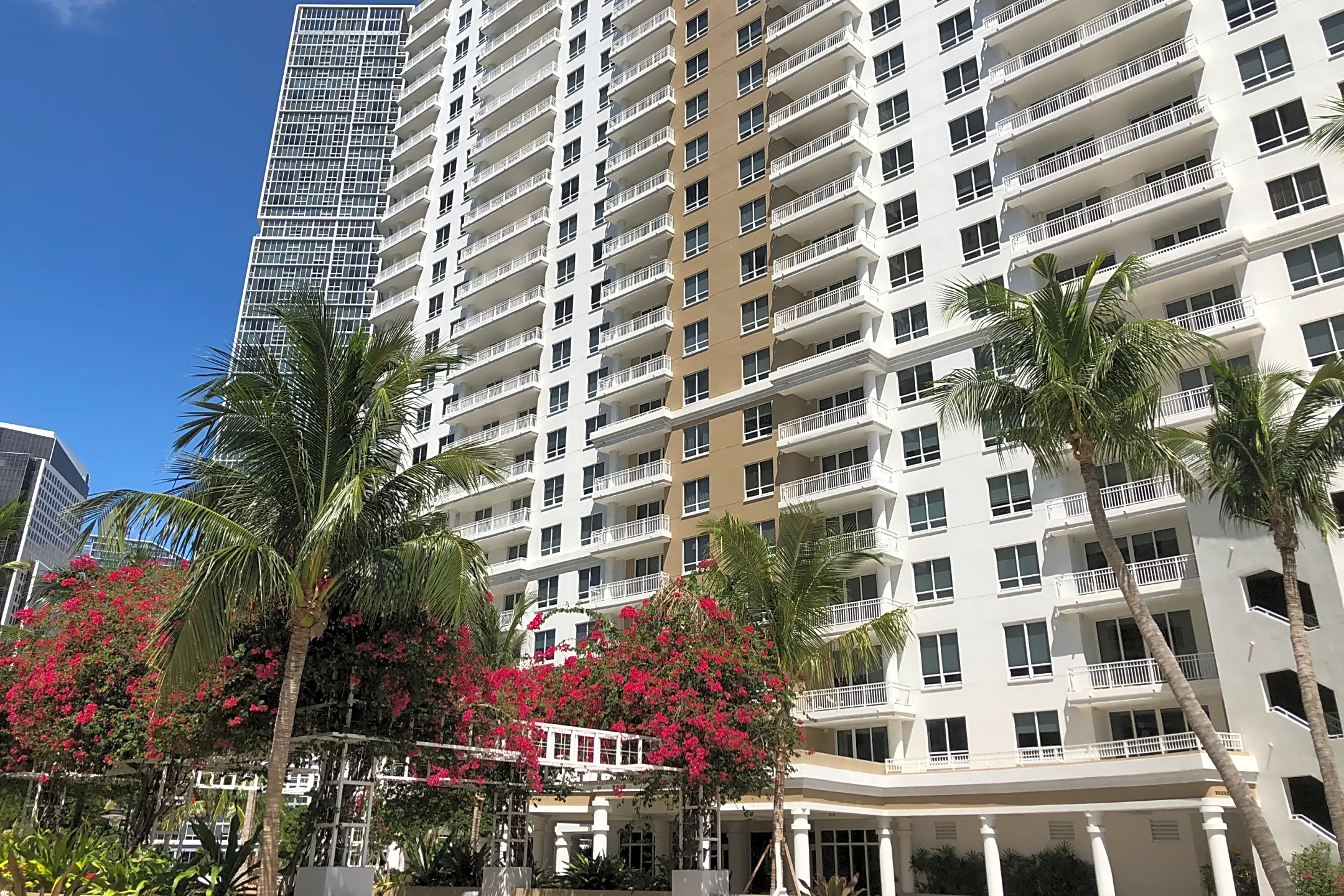 Courts Brickell Key Apartments - Miami, FL 33131