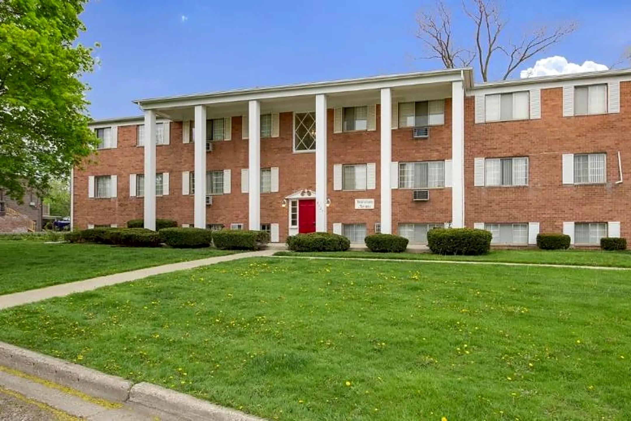 Wilshire Arms Apartments 32253227 Holiday Drive Lansing, MI