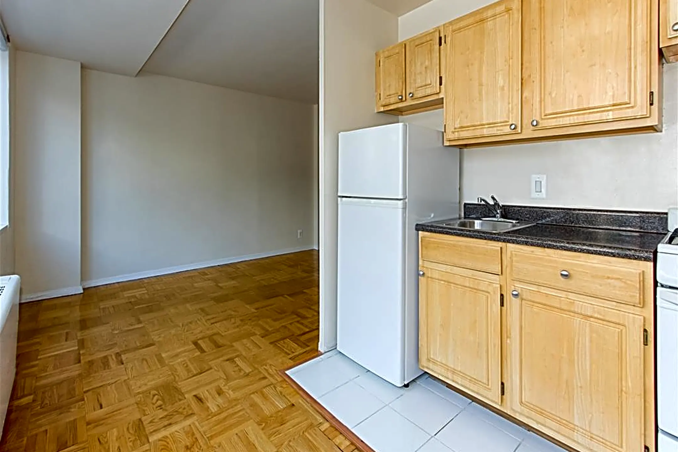 Kitchen - Brunswick House Apartments - Washington, DC