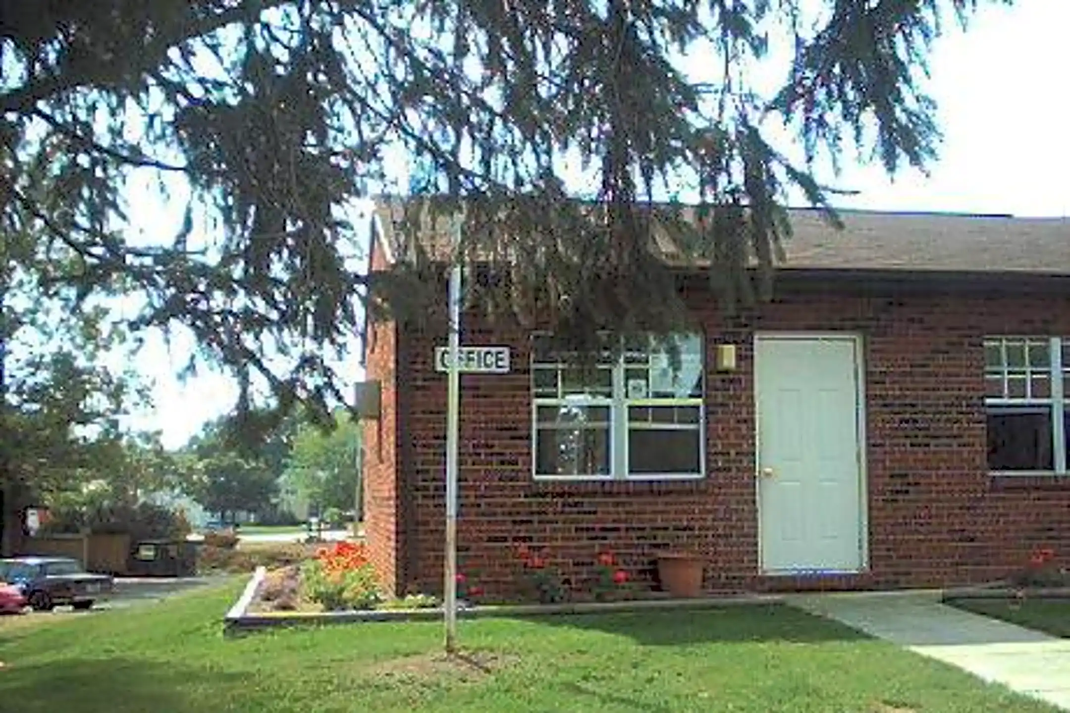 Twin Oaks Apartments 935 S Court St Circleville, OH Apartments for