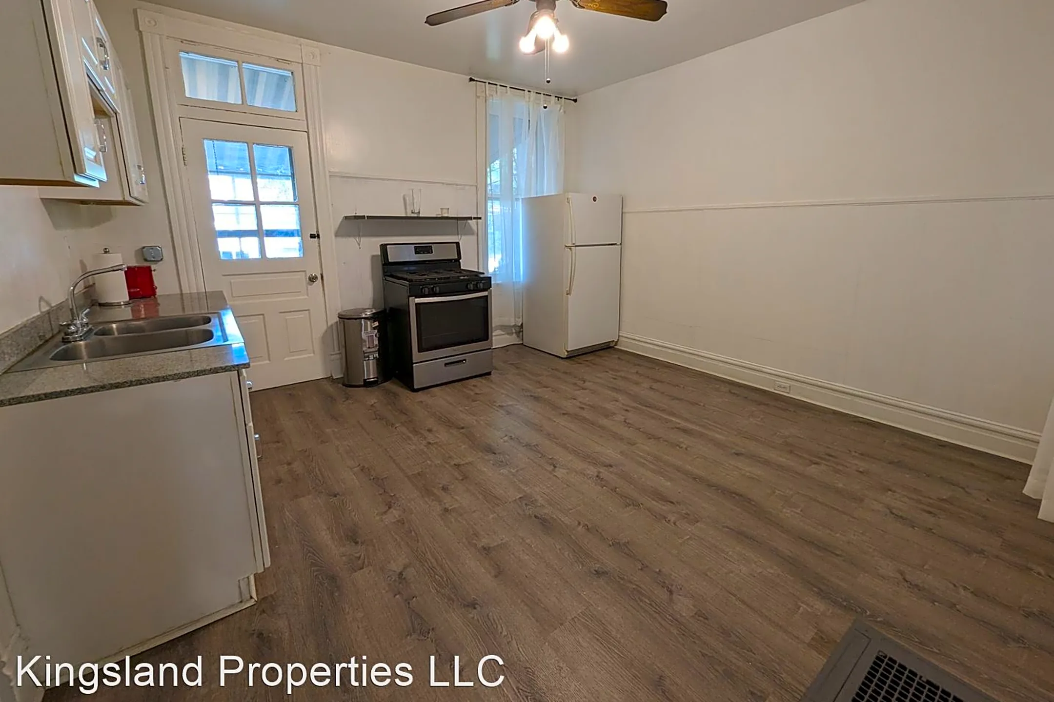 Living Room - 2630 Oregon Ave - Saint Louis, MO