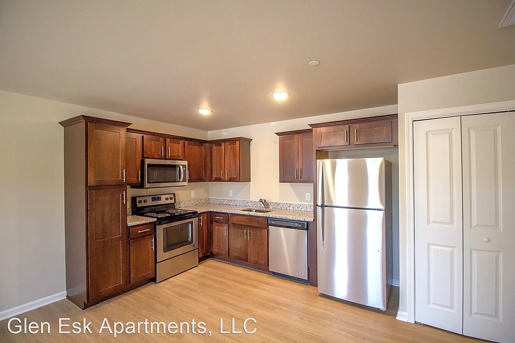 Kitchen - Glen Esk Apartments - Glenville, NY