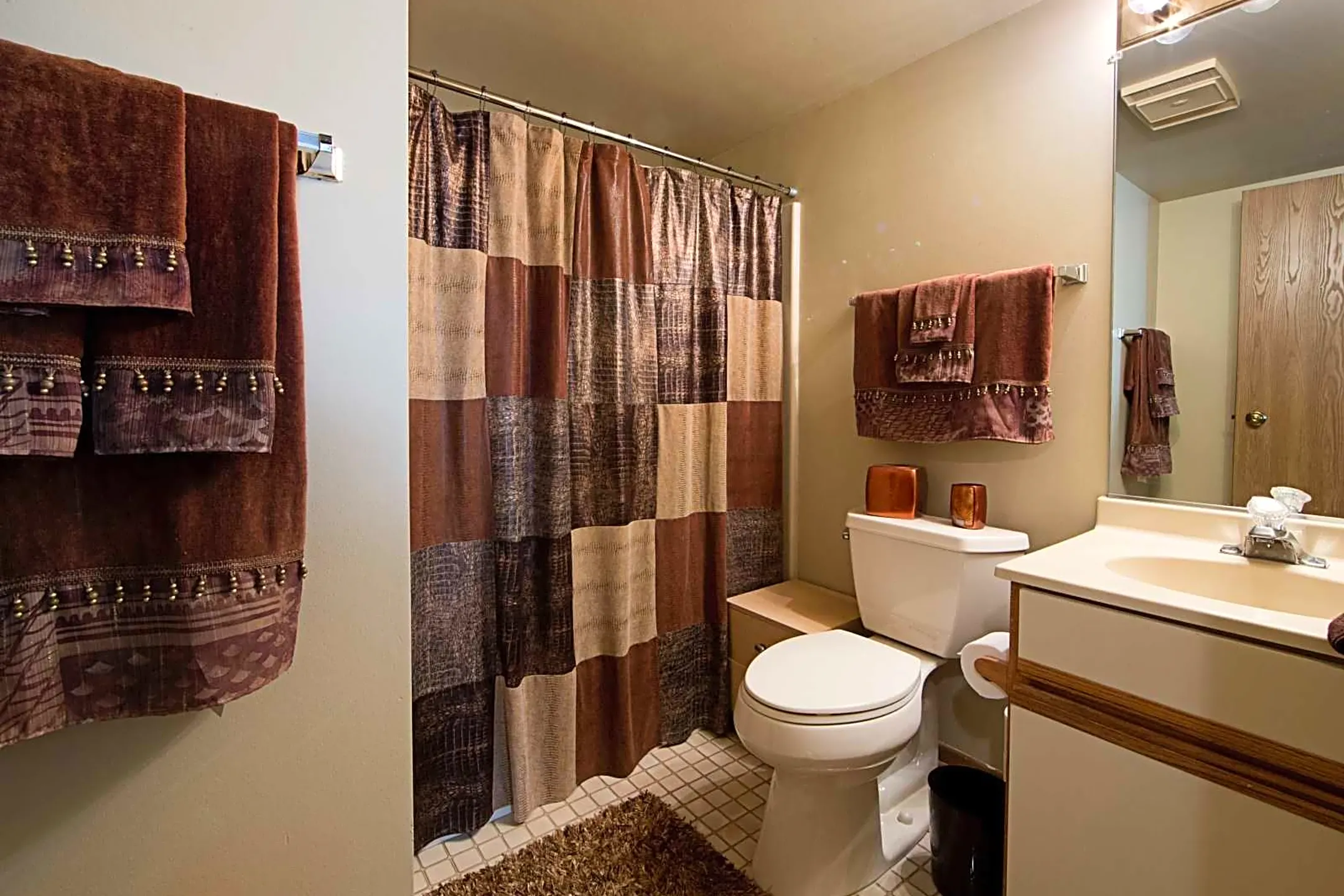 Steepleview Apartments - Itasca, IL