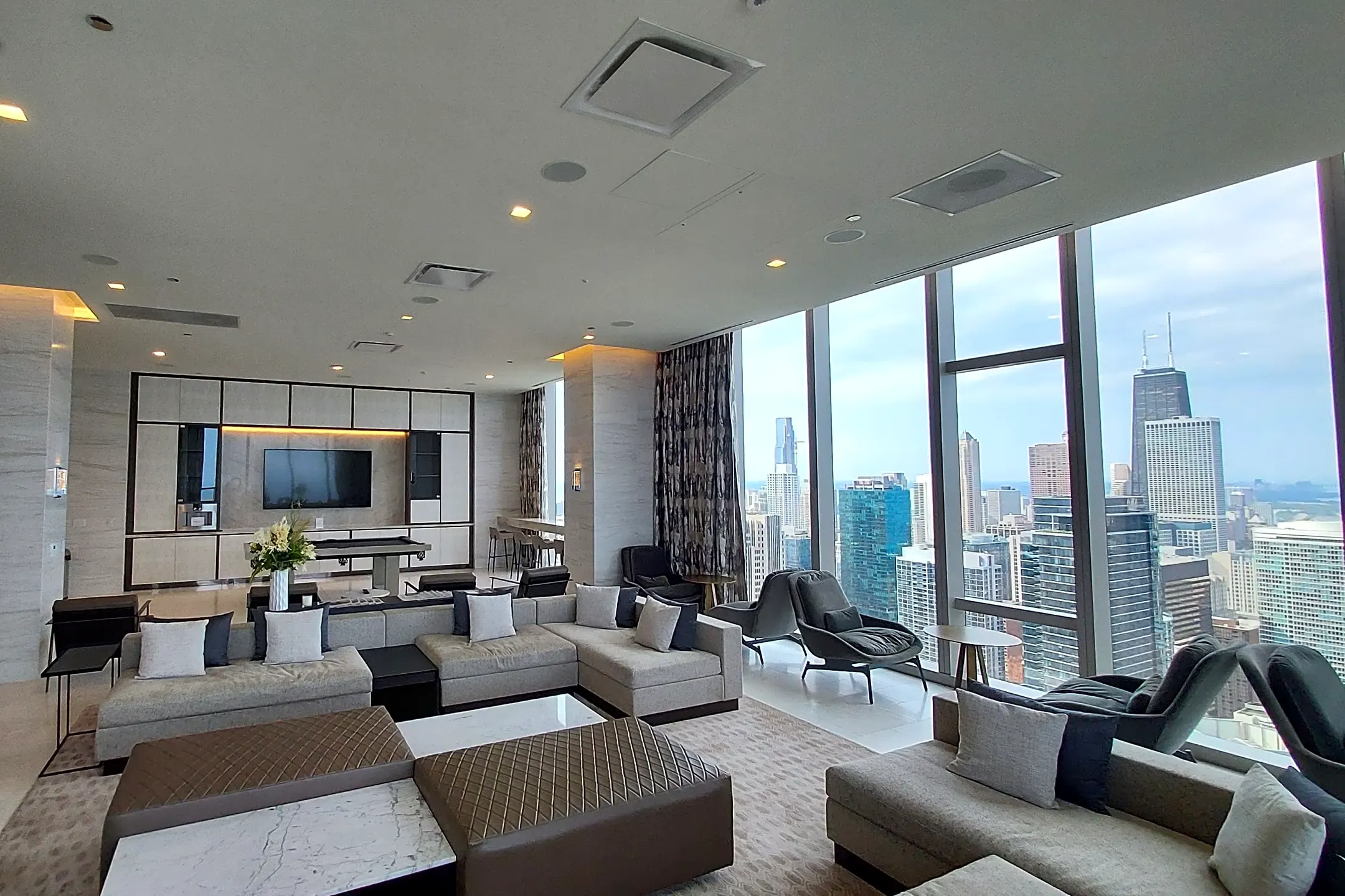Living Room - 363 East Wacker Drive - Chicago, IL