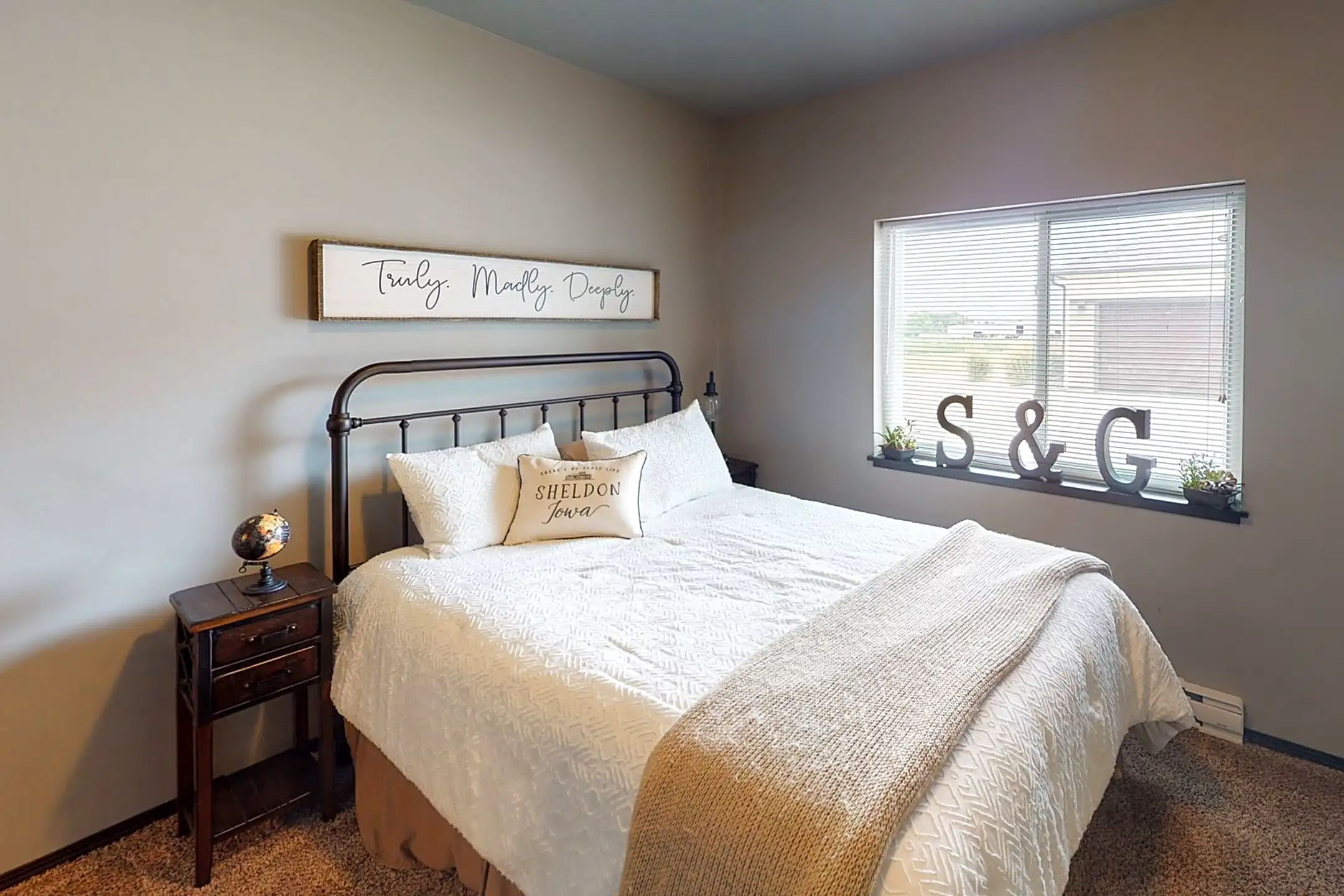 Prairie Trail Village Apartments & Townhomes Apartments Sheldon, IA 51201