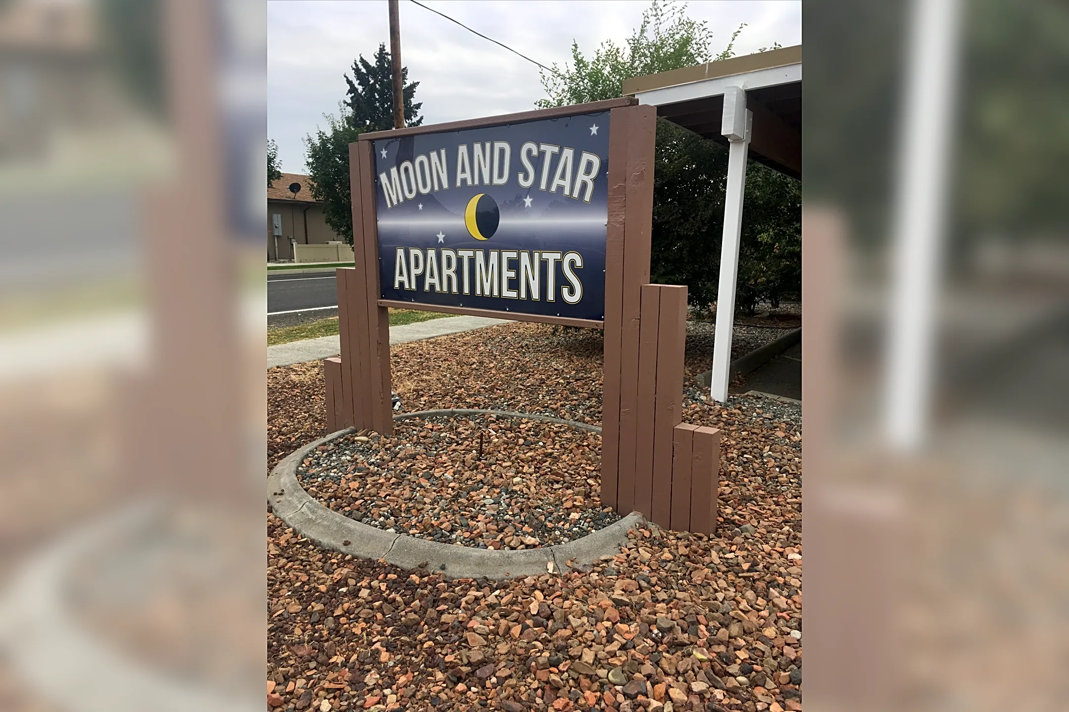 Pool - Moon and Star Apartments - Kennewick, WA