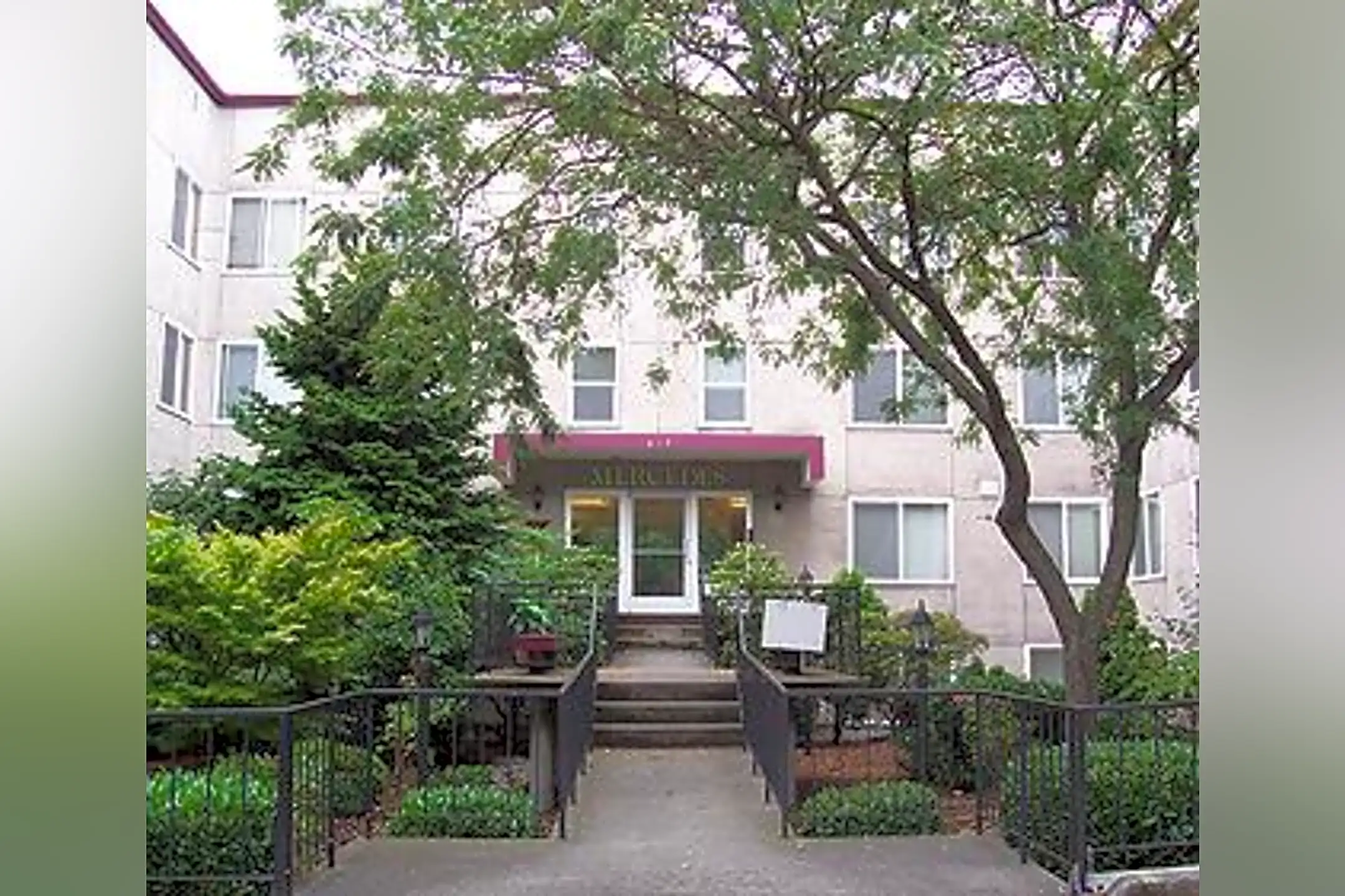 Mercedes Seattle, WA 98119