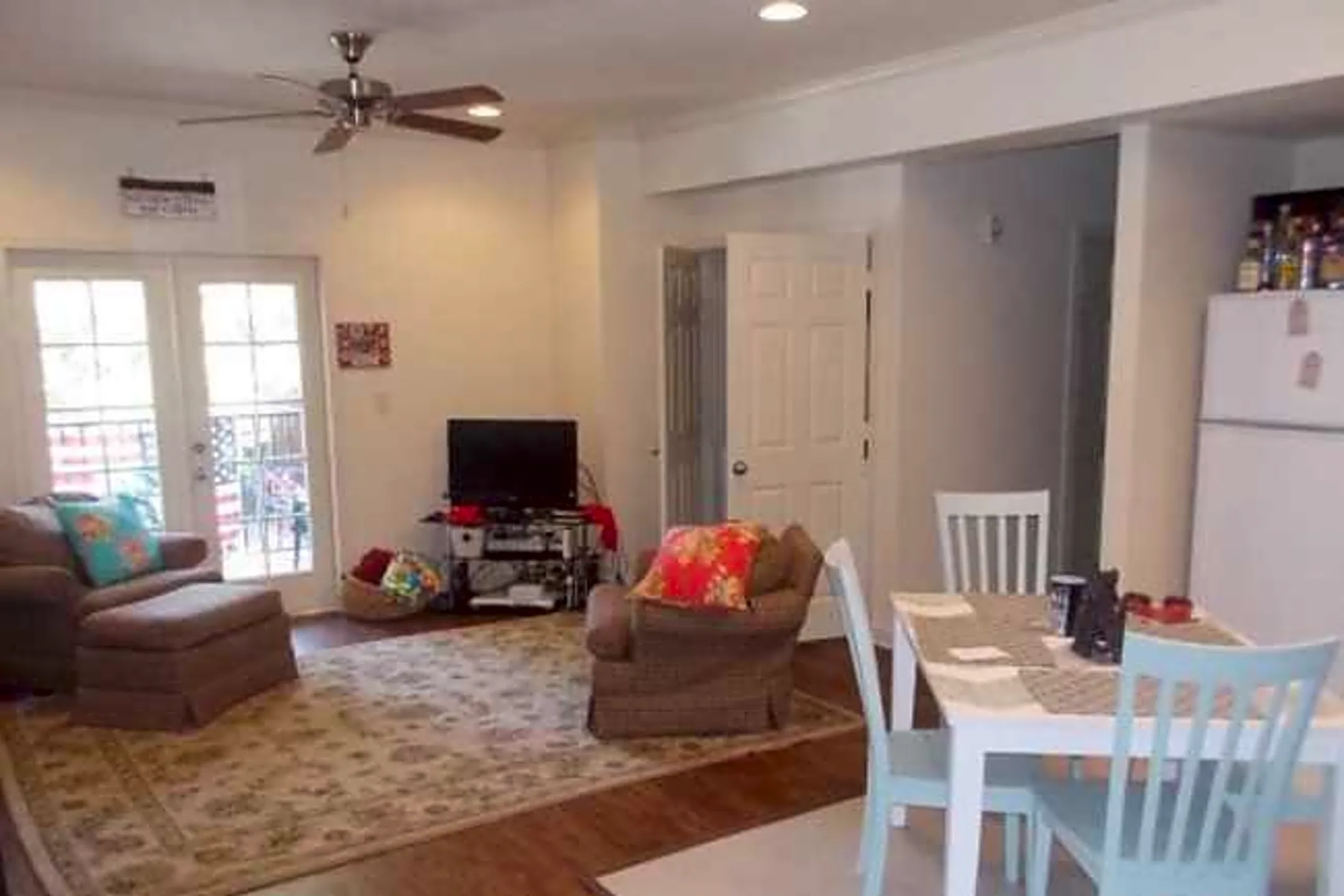 Living Room - Central Park - Tuscaloosa, AL