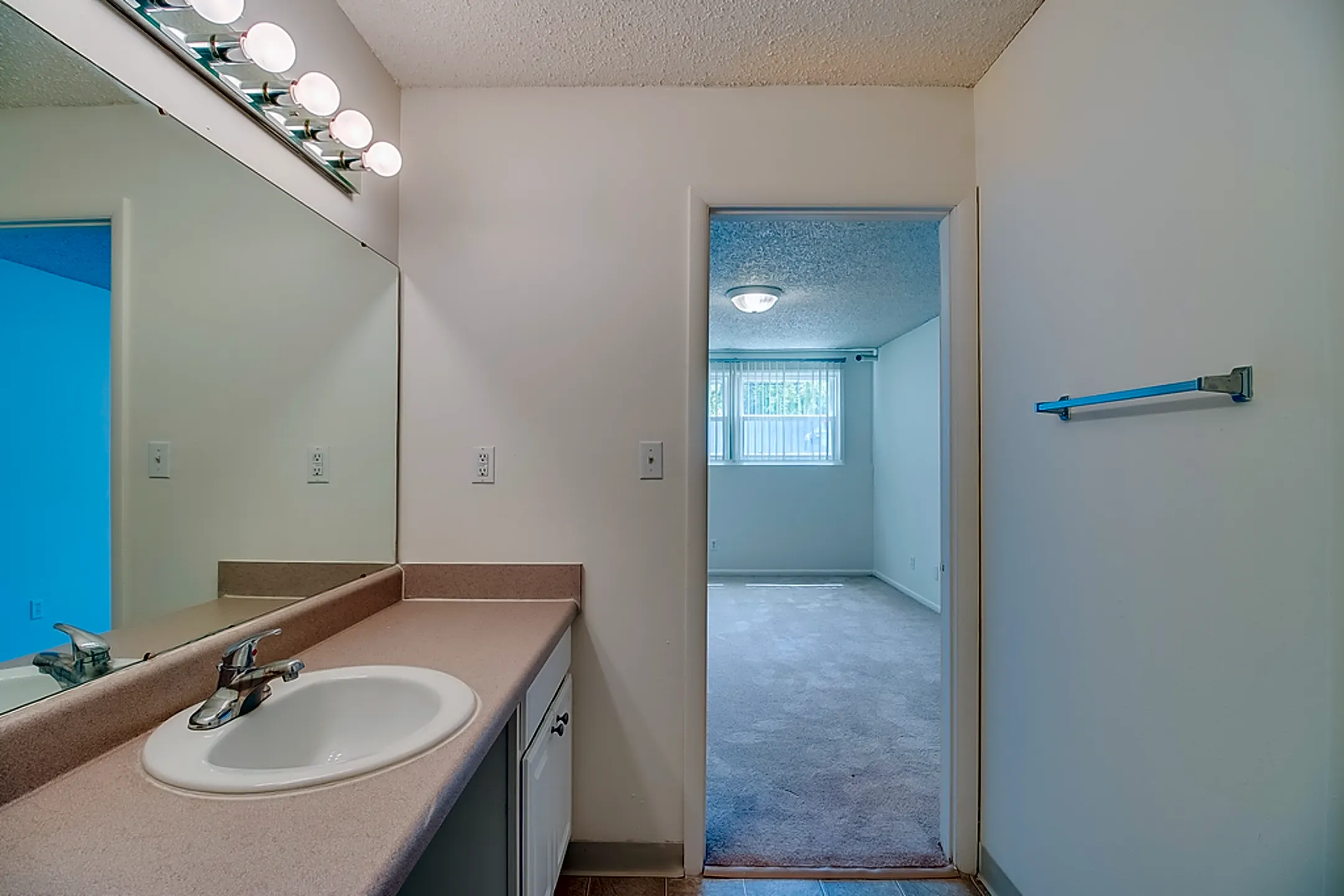 Hull Apartments 1127 N Hagadorn Rd East Lansing, MI Apartments for