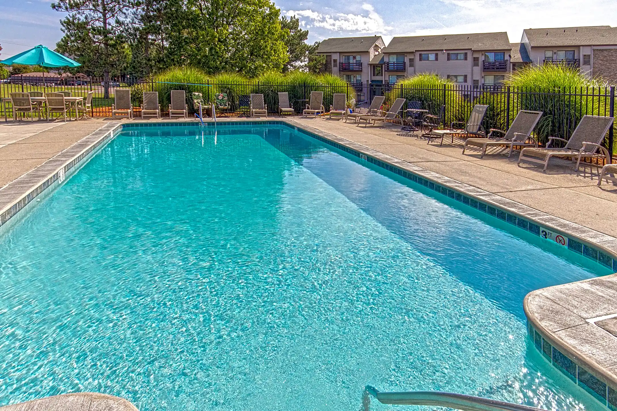 Delta Square Apartments 5426 W Michigan Ave Lansing, MI for Rent