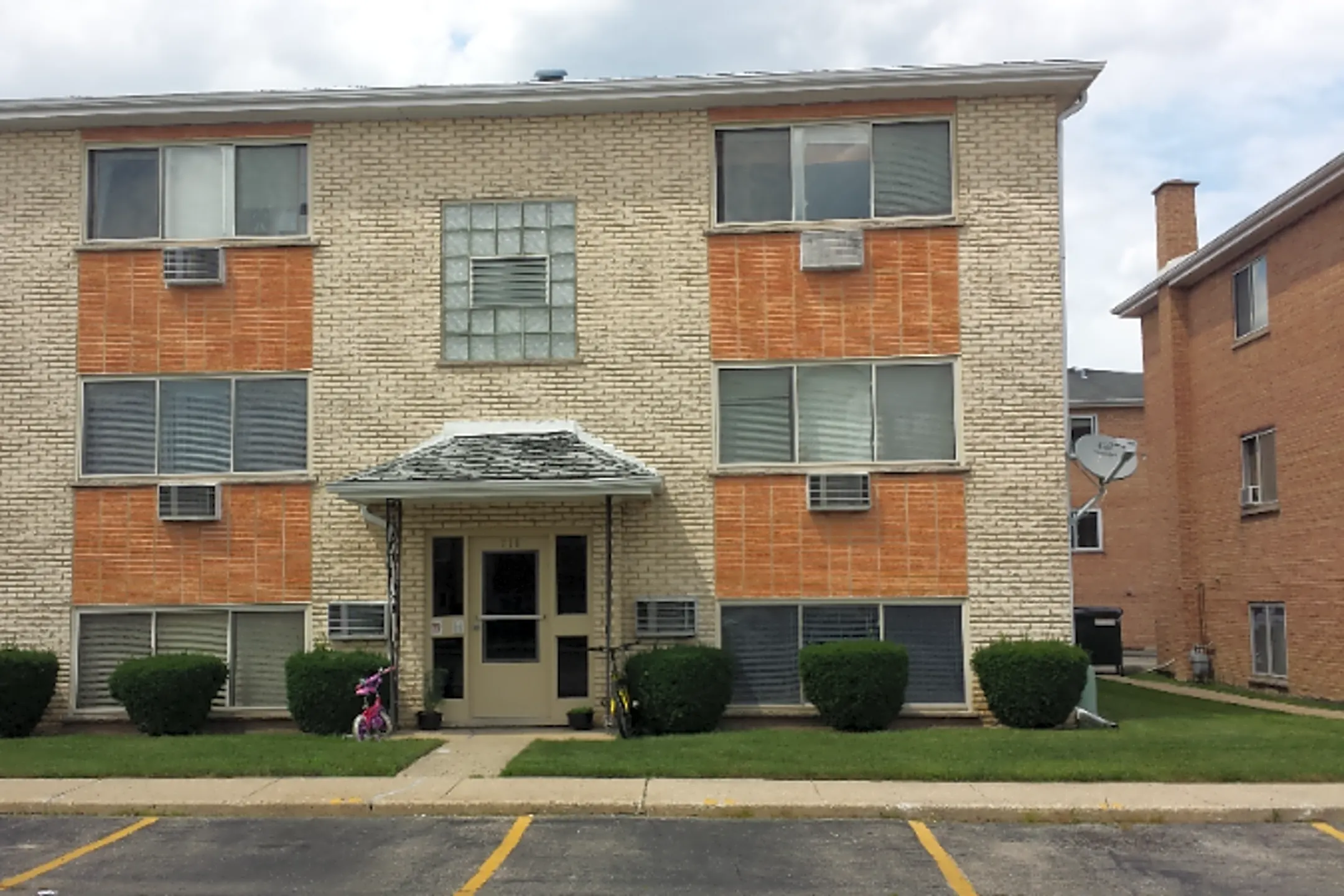 9219 Jill Ln Apartments Schiller Park, IL 60176