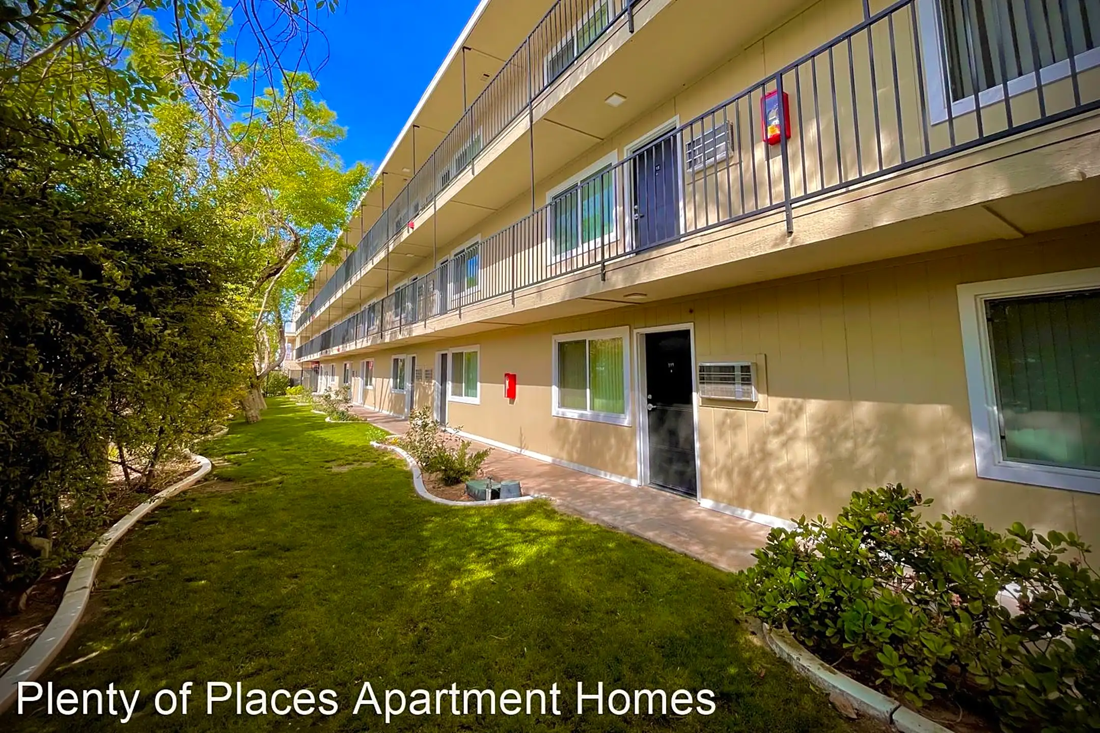 Building - 711 E Carson Ave - Las Vegas, NV