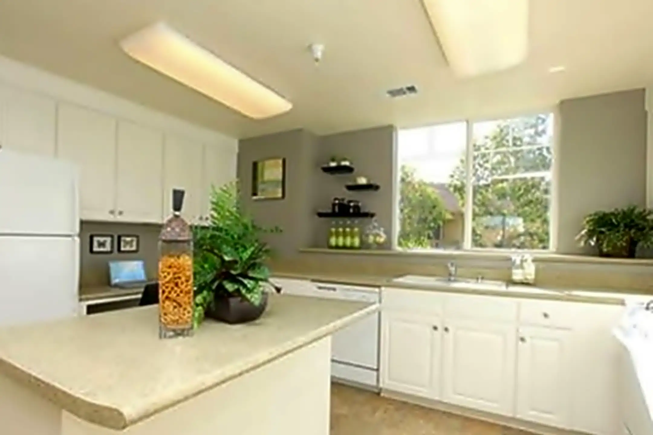 Arbors Parc Rose 1500 Tulipan Circle Oxnard, CA Apartments for Rent