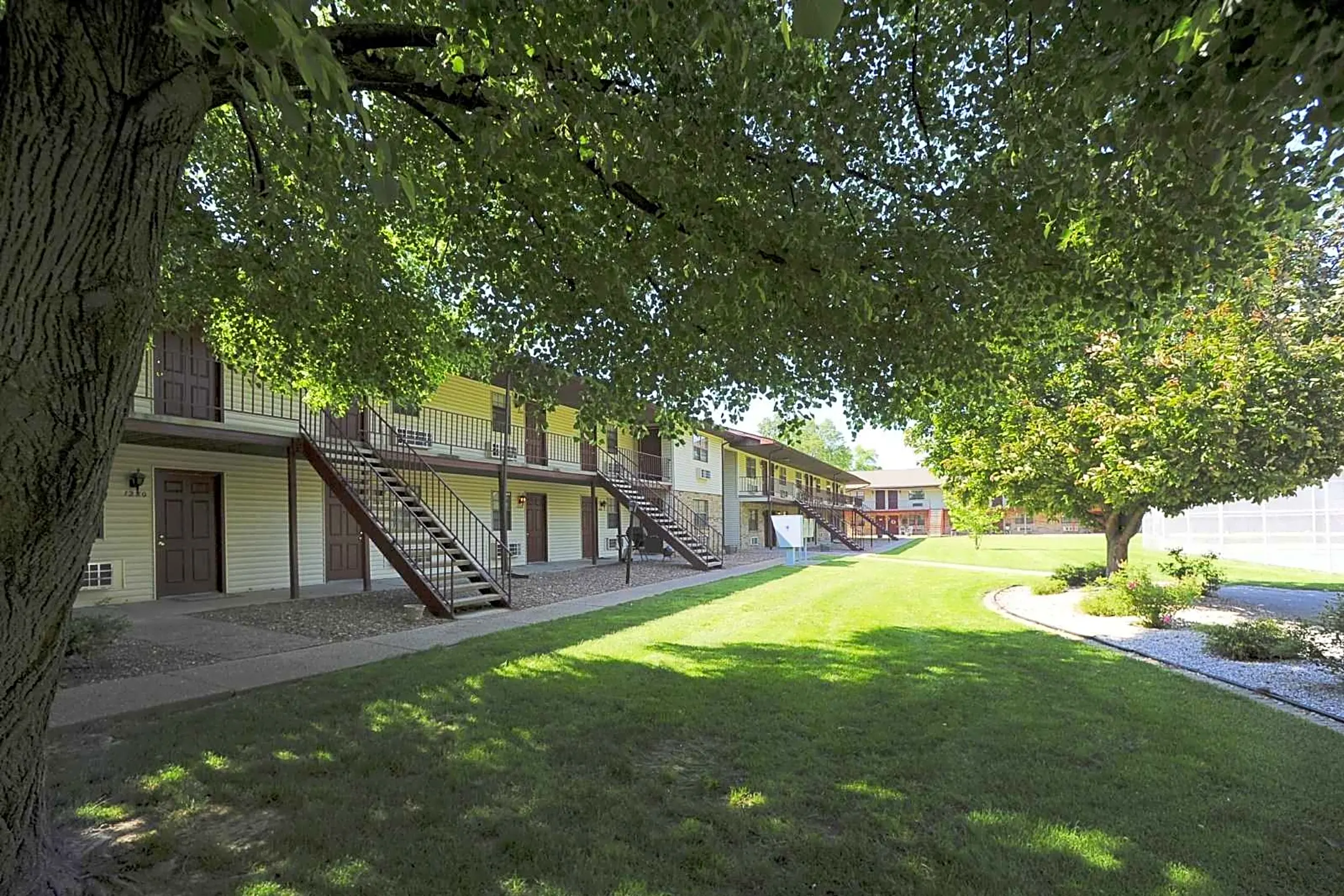 Courtyard - Embassy - Evansville, IN