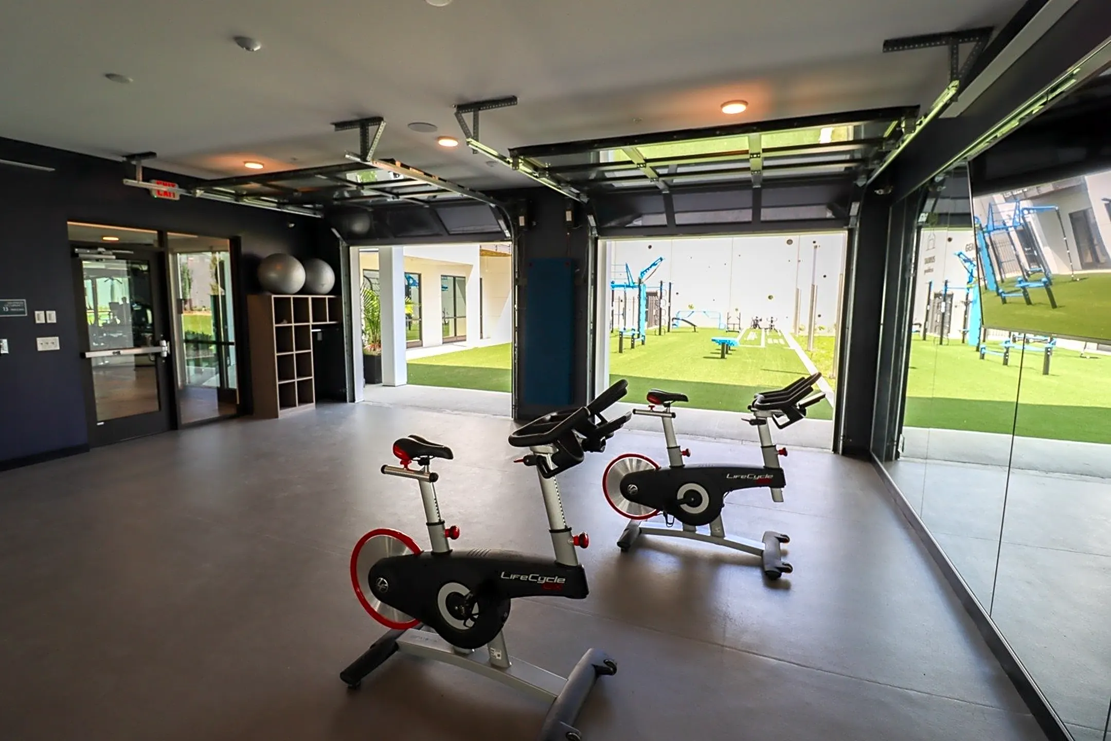 Fitness Weight Room - The Pointe at Polaris - Columbus, OH