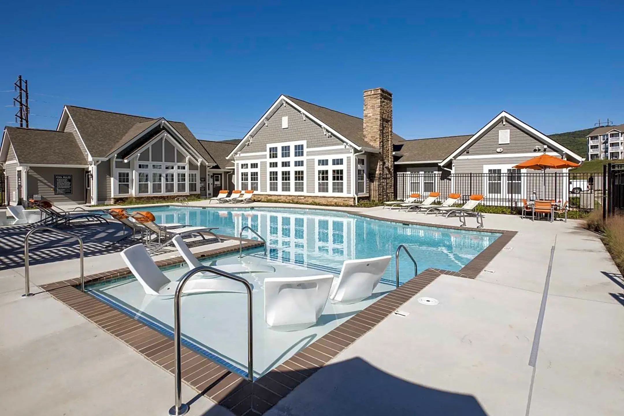 Pool - The Retreat Apartments - Roanoke, VA