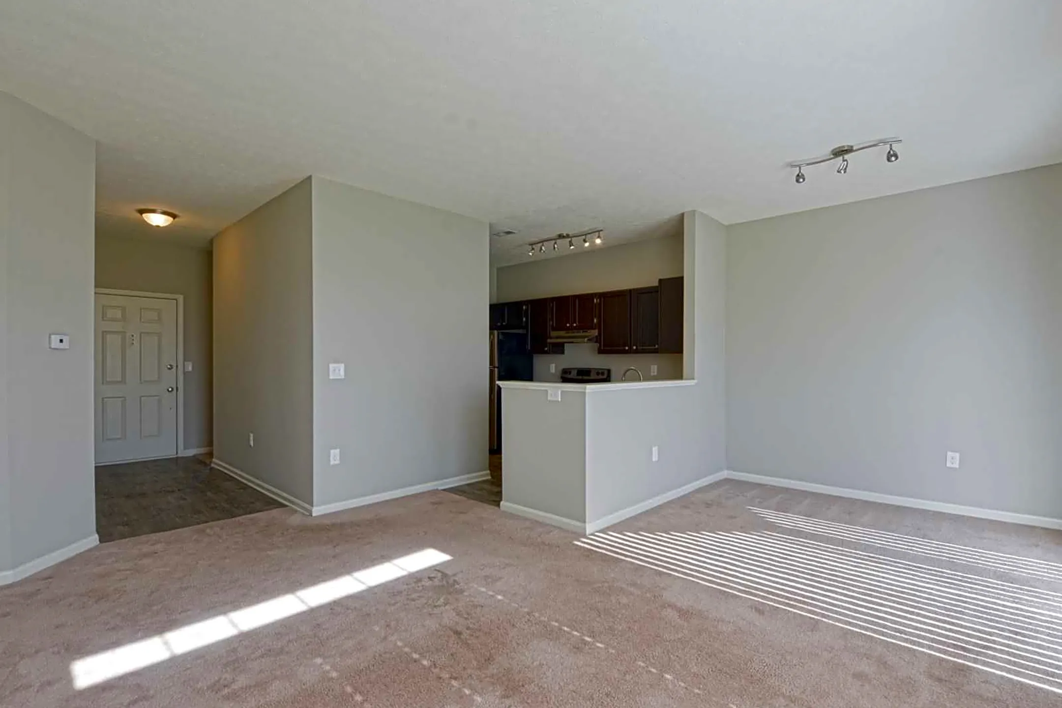 Living Room - Spinnaker Cove - Dayton, OH