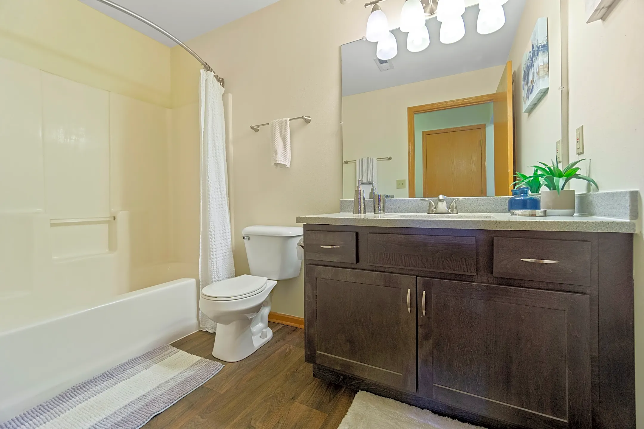 Saddle Brook Apartments Pewaukee, WI 53072