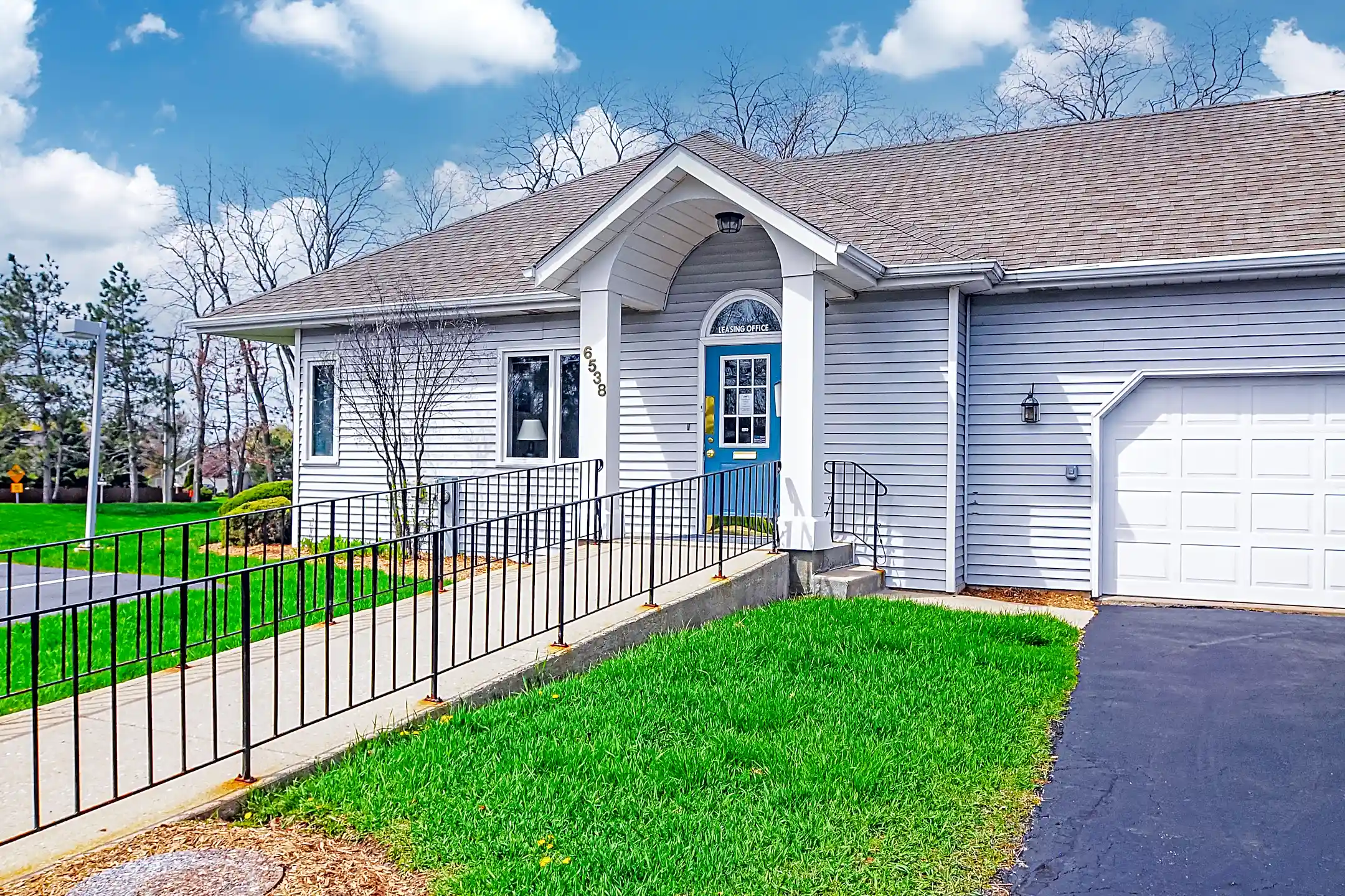 Harbour East Apartments 6538 Spring Brook Rd Rockford, IL