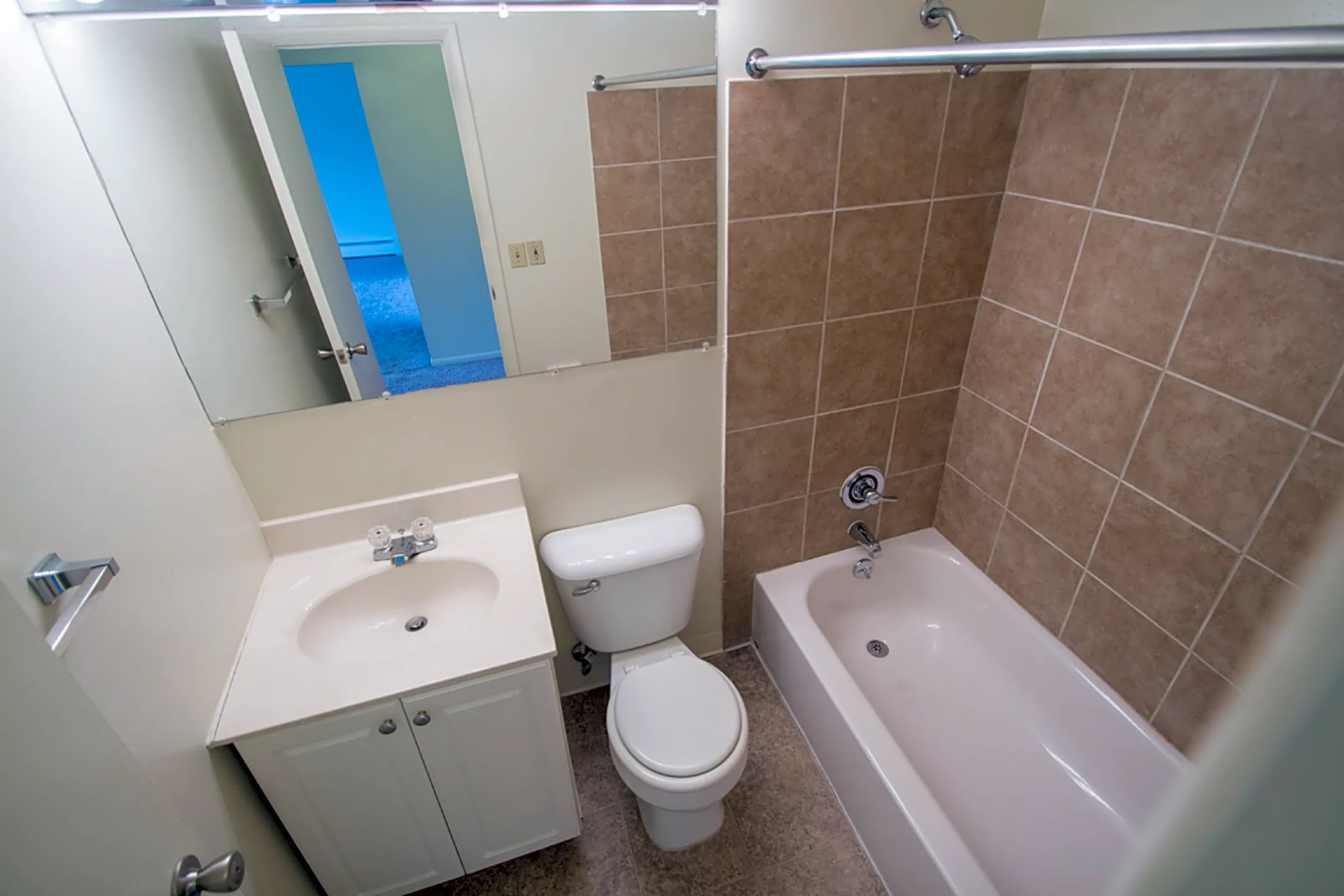 Bathroom - Romaine Court - Cincinnati, OH